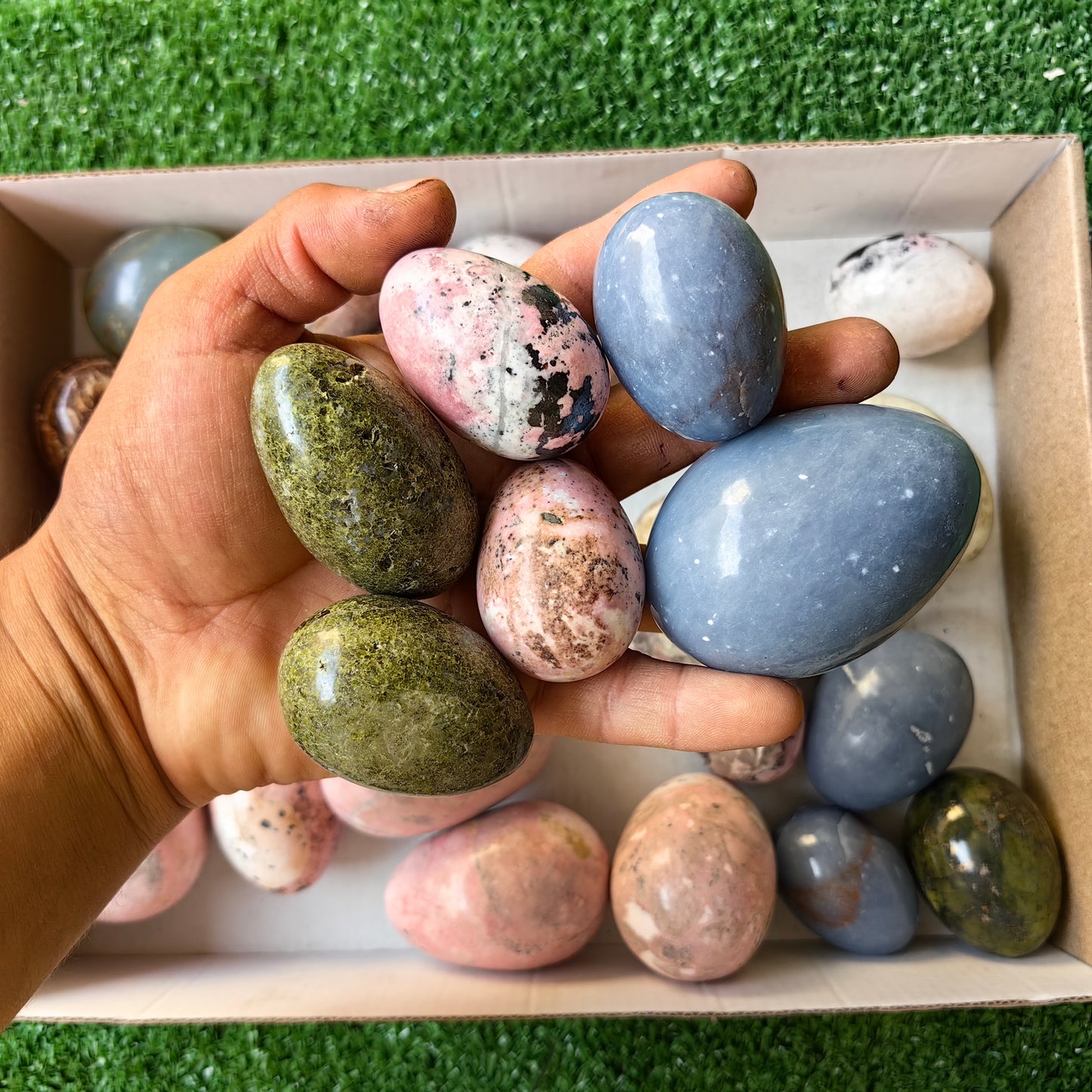 29 pc carving eggs in mixted stones
