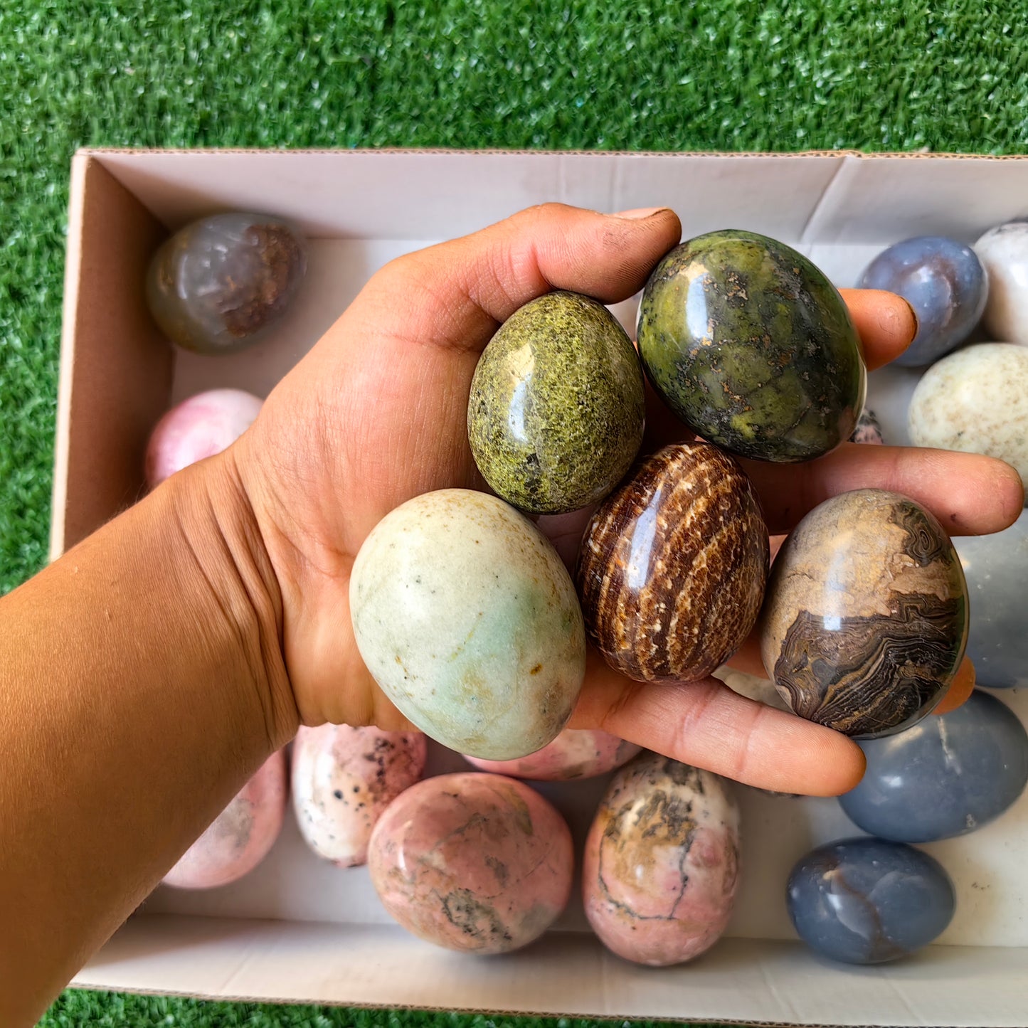 29 pc carving eggs in mixted stones