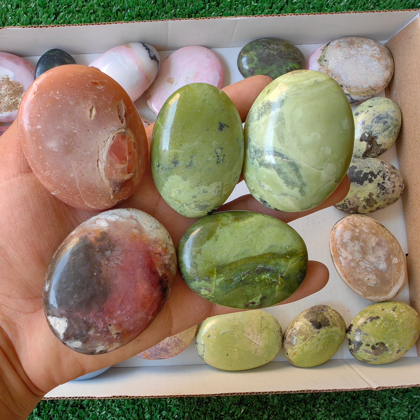 28 pc carving palms in mixted stones