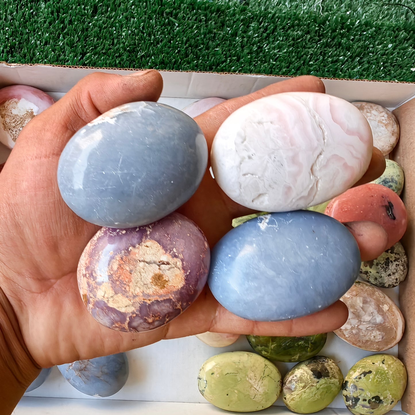 28 pc carving palms in mixted stones