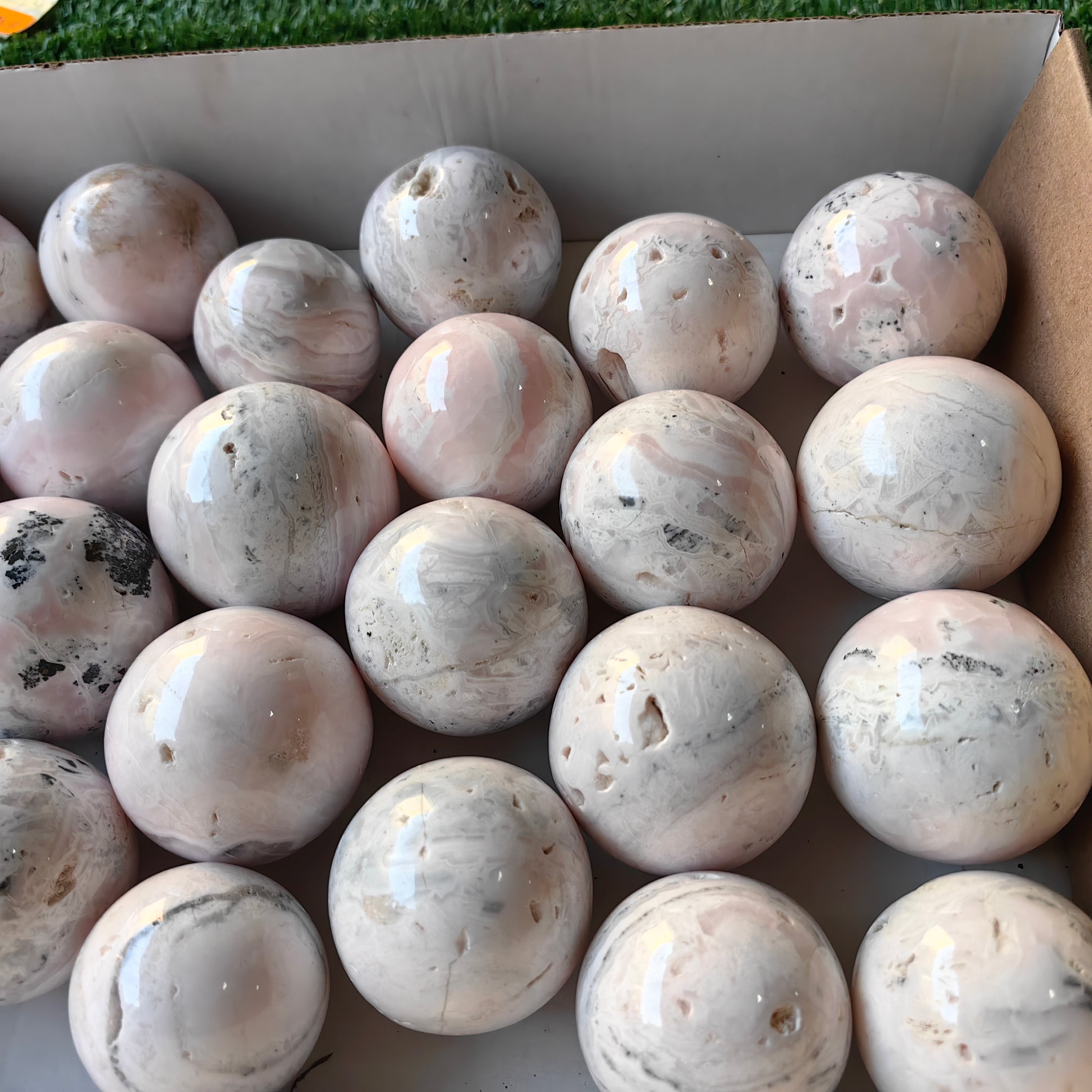 24 pc Mangano Calcite spheres