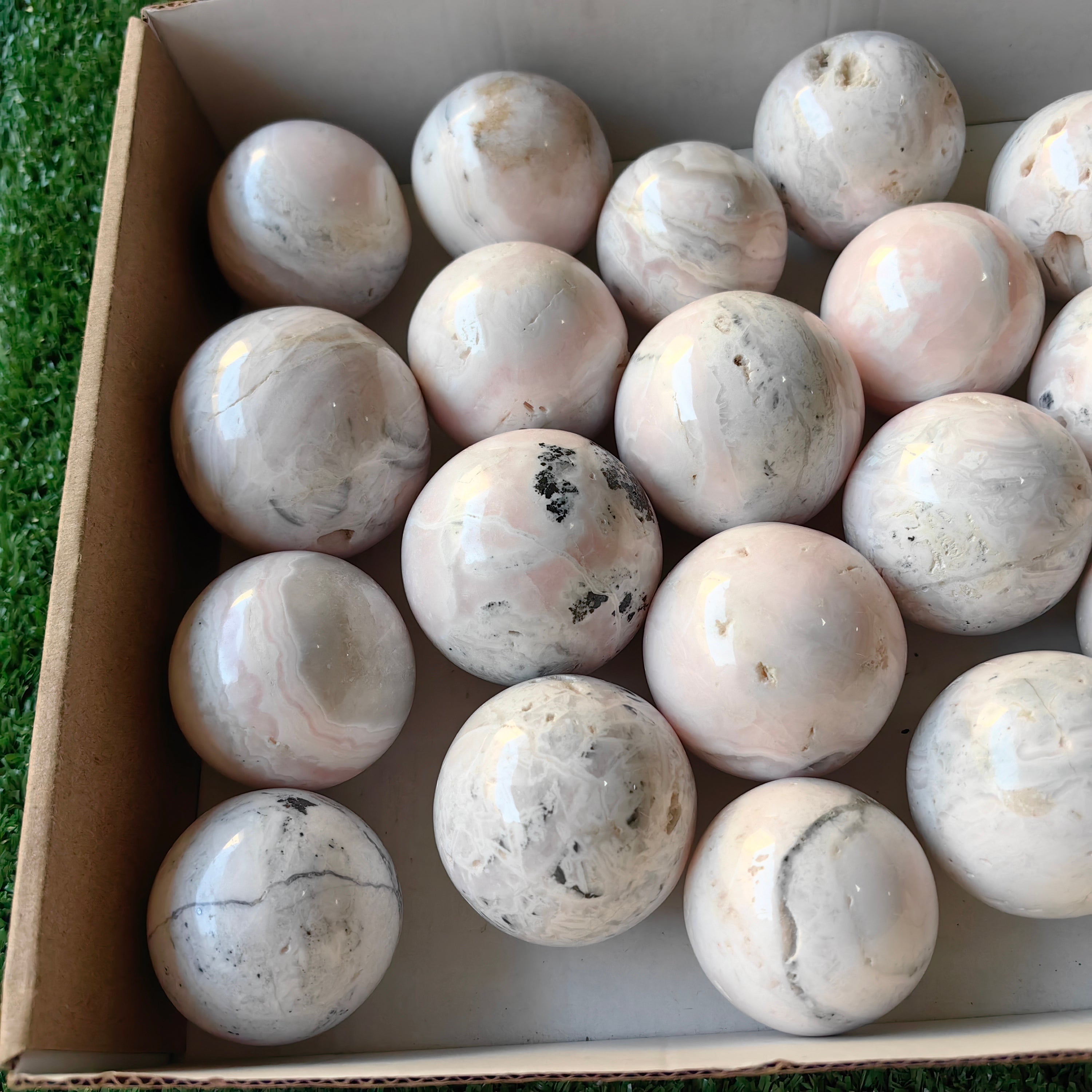 24 pc Mangano Calcite spheres