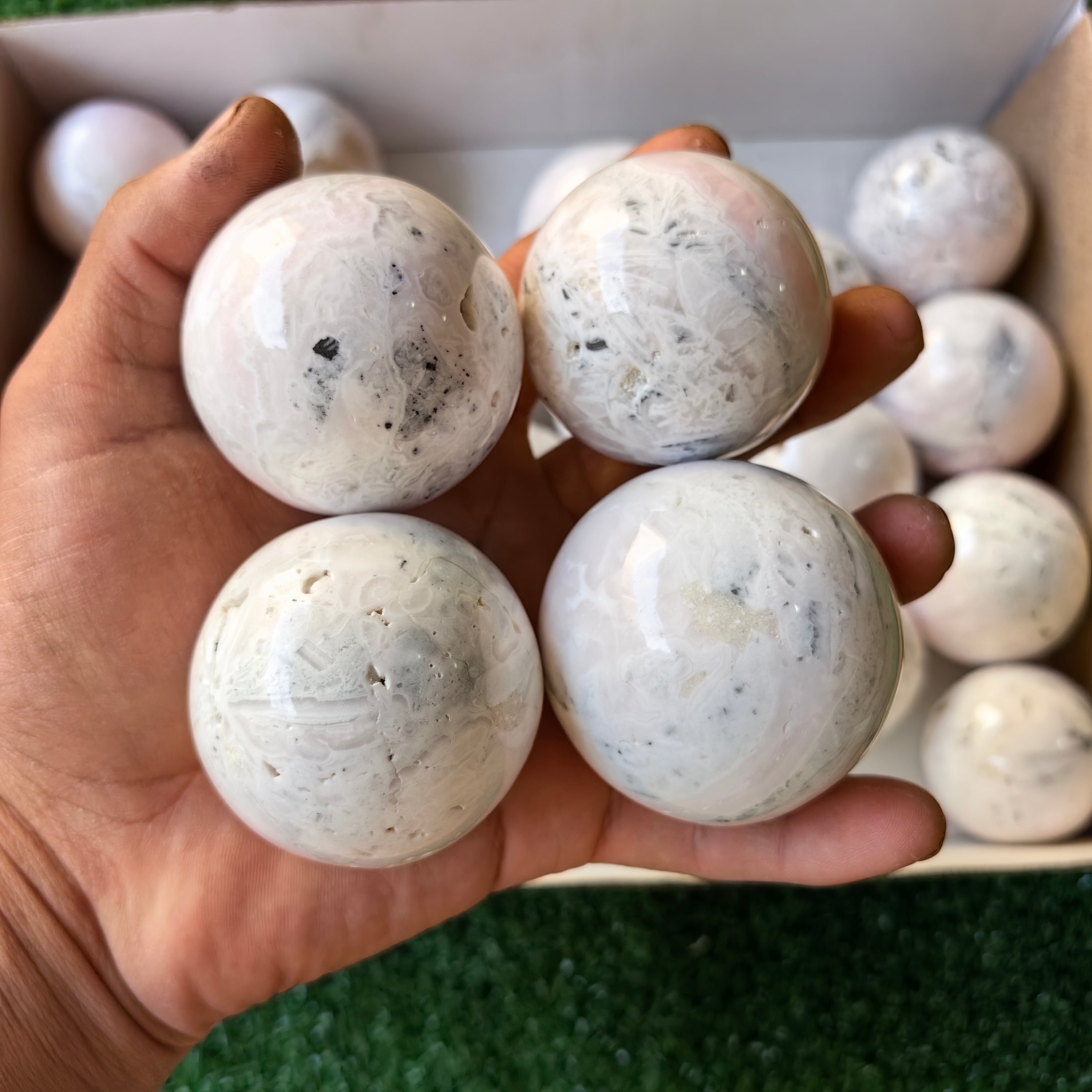 24 pc Mangano Calcite spheres