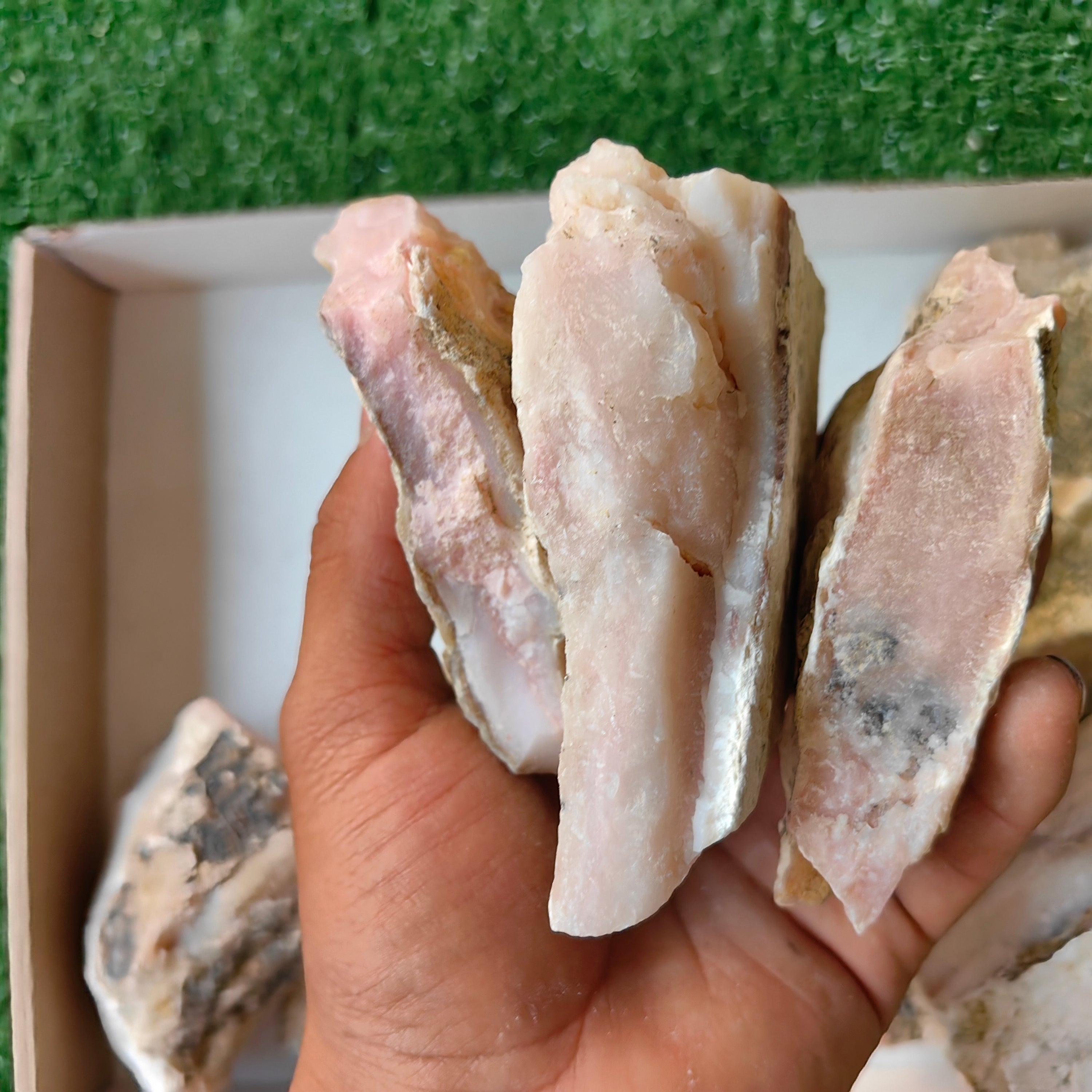 2 kg Pink Opal Rough Peru