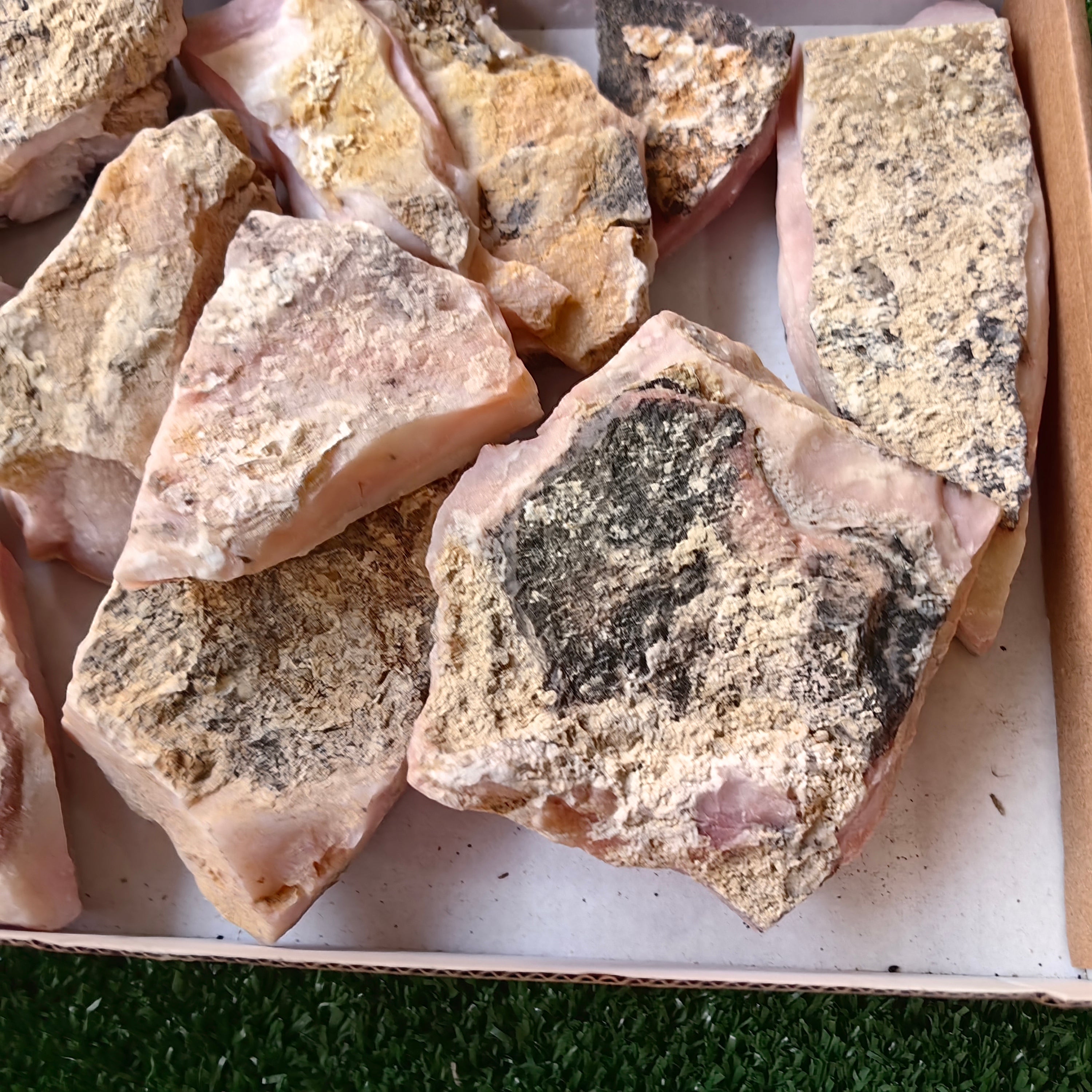 2 kg Pink Opal Rough Peru