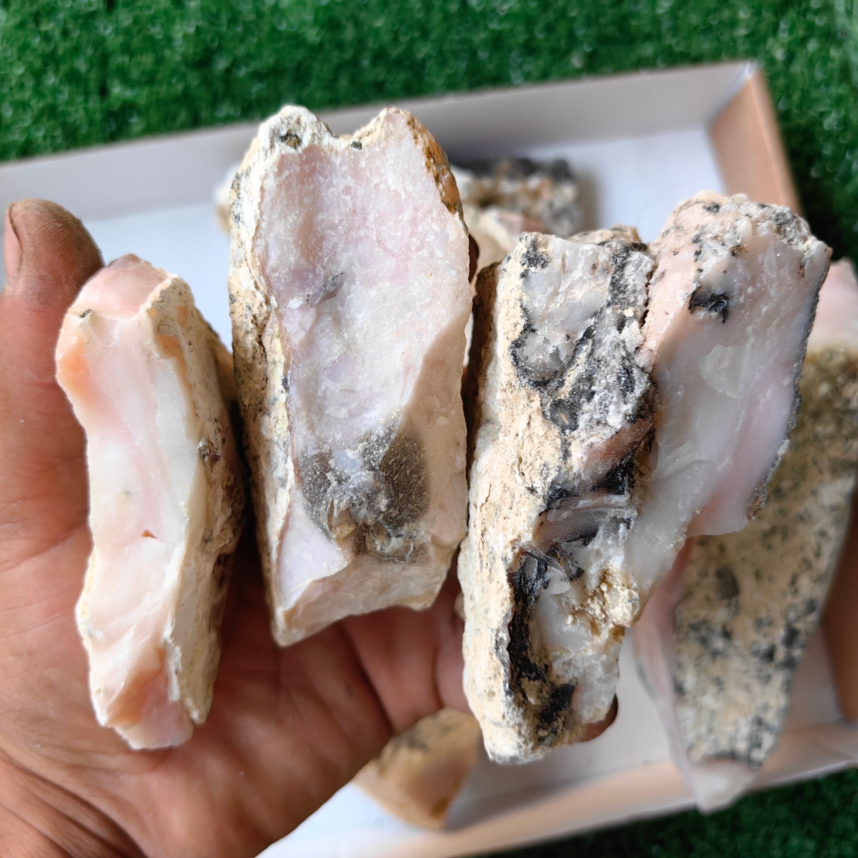 2 kg Pink Opal Rough Peru