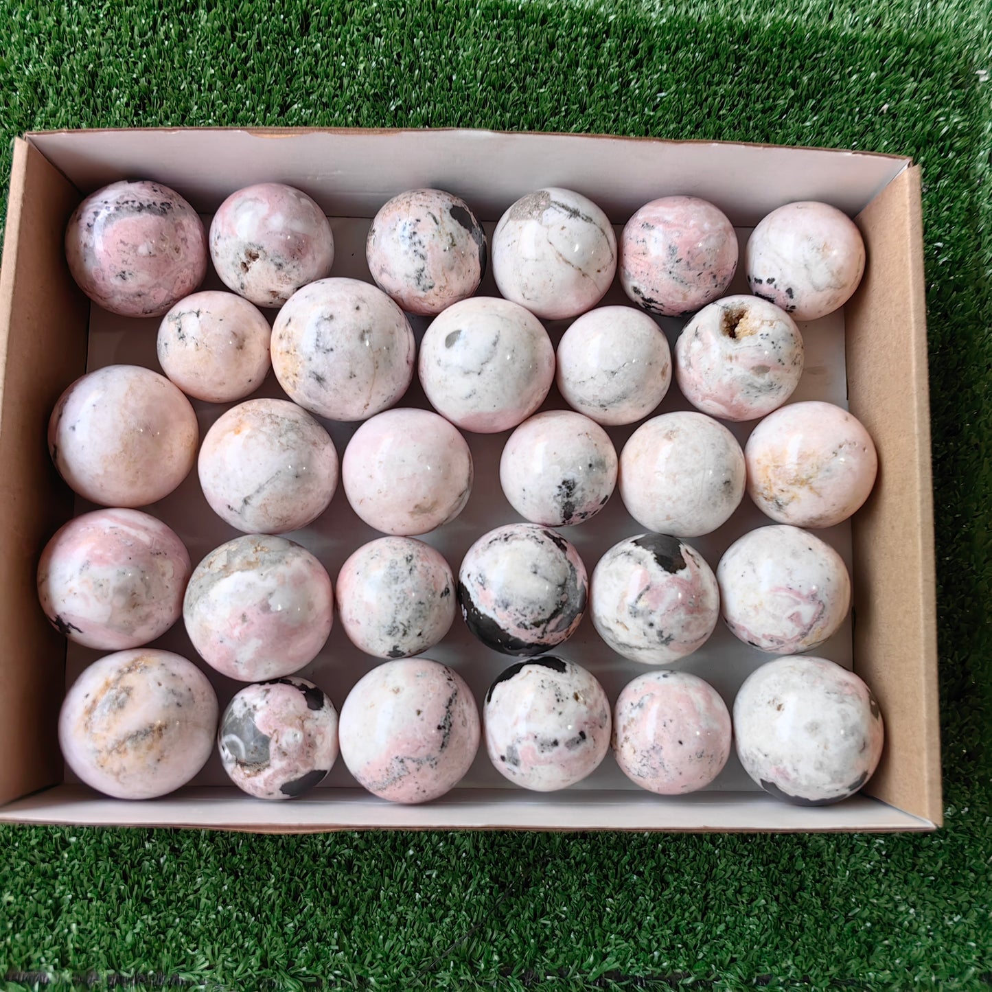 29 pc rhodonite with calcite spheres