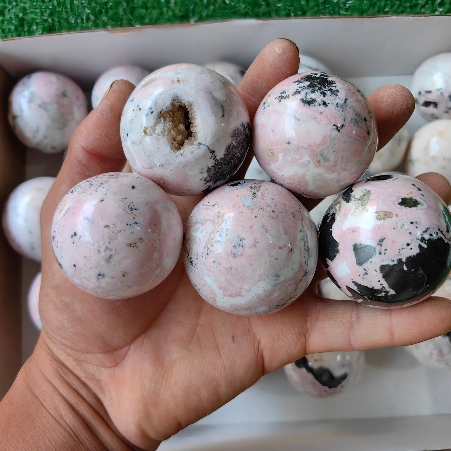 29 pc rhodonite with calcite spheres