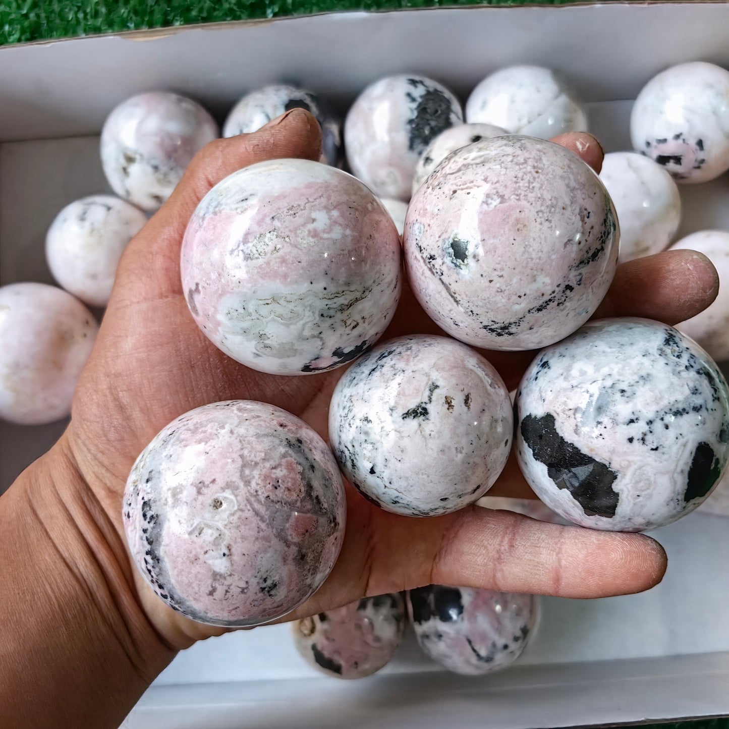 29 pc rhodonite with calcite spheres