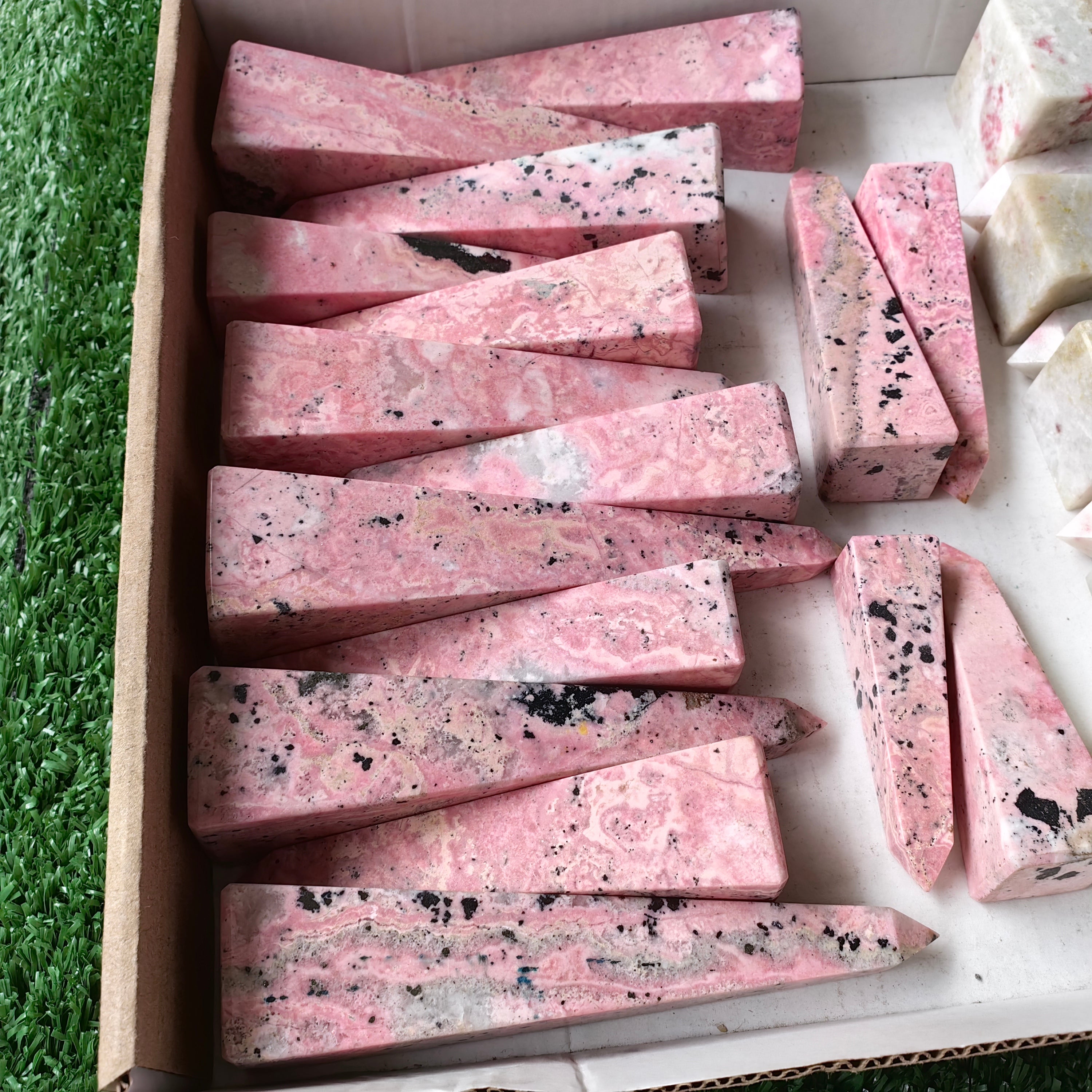 26 pc rhodonite & cinabrite towers