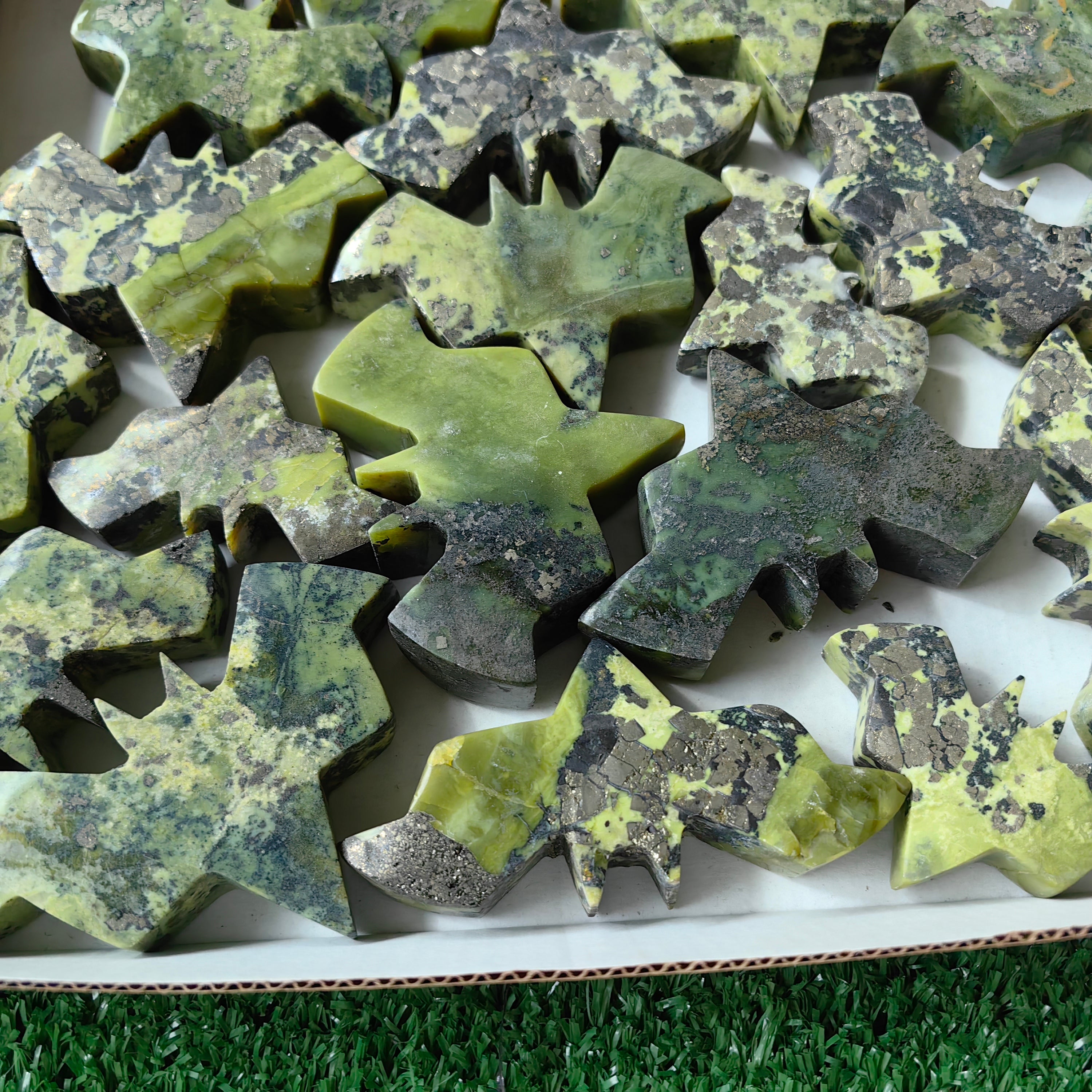 21 pc green serpentine bats carving