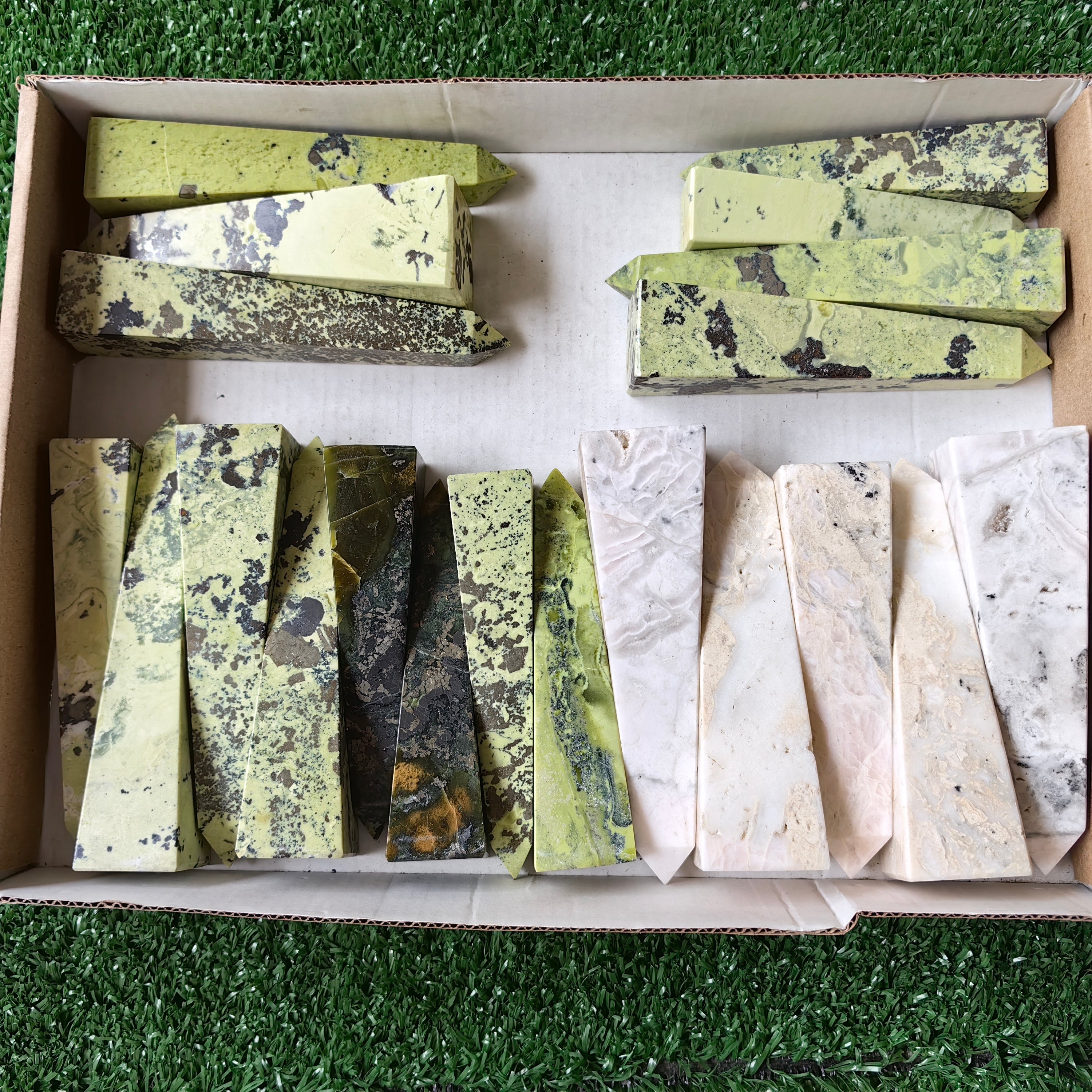 20 pc mangano calcite & serpentine towers