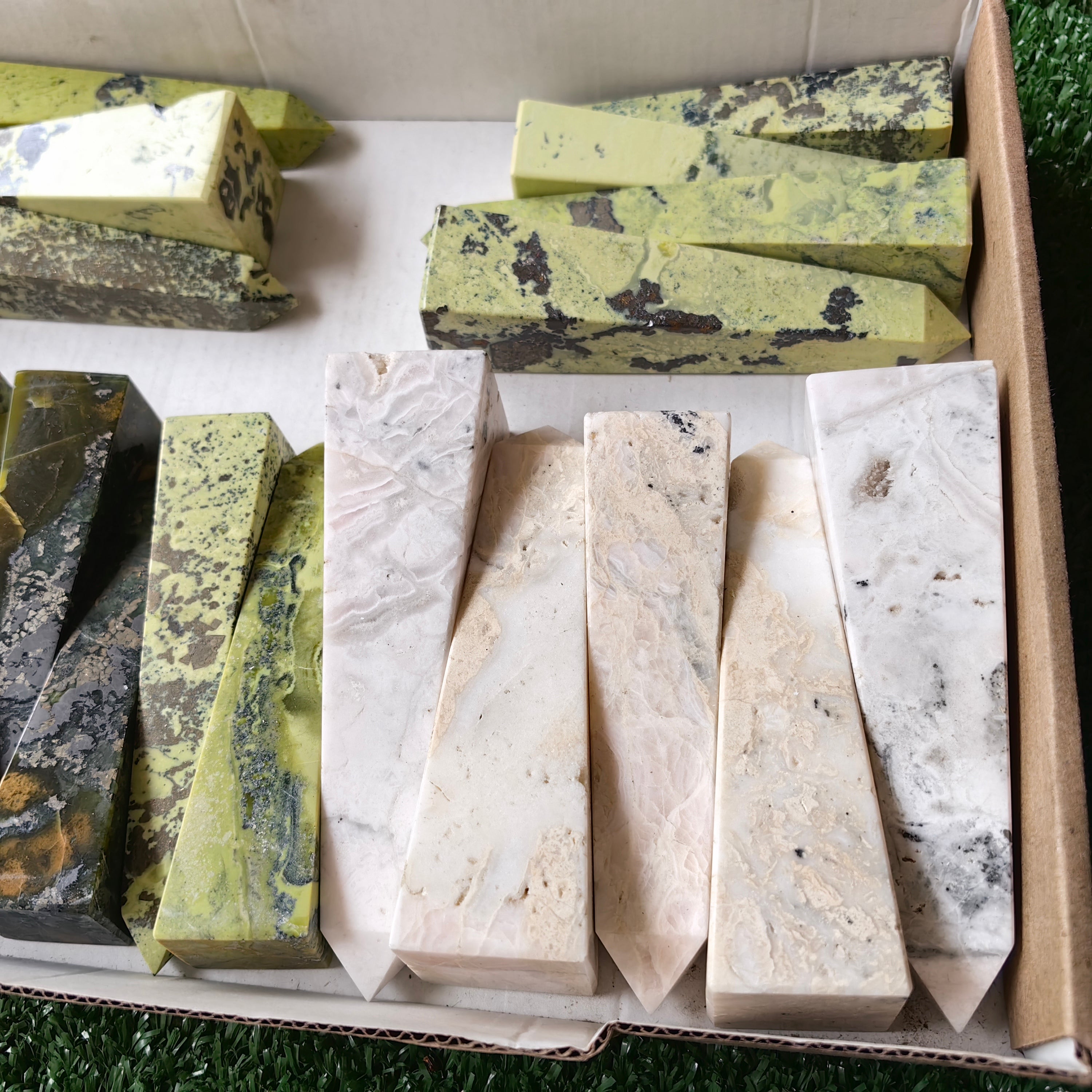 20 pc mangano calcite & serpentine towers