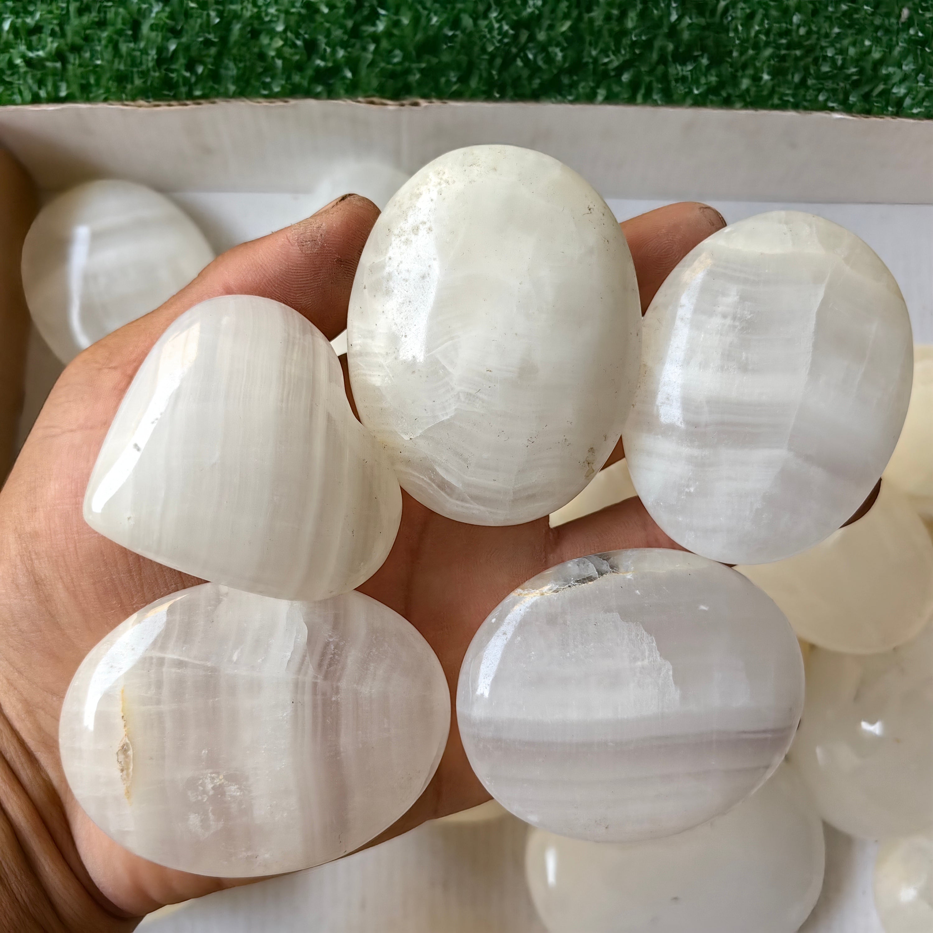 21 pc white onix palm & hearts