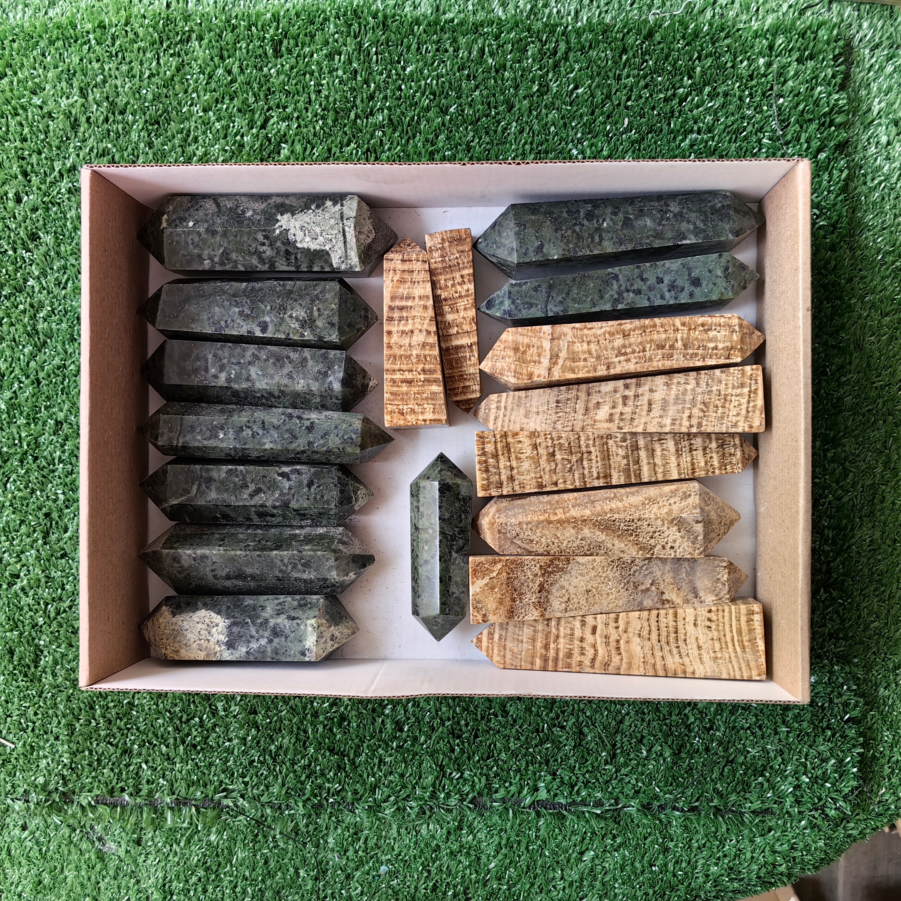 18 pc nefrite & aragonite towers