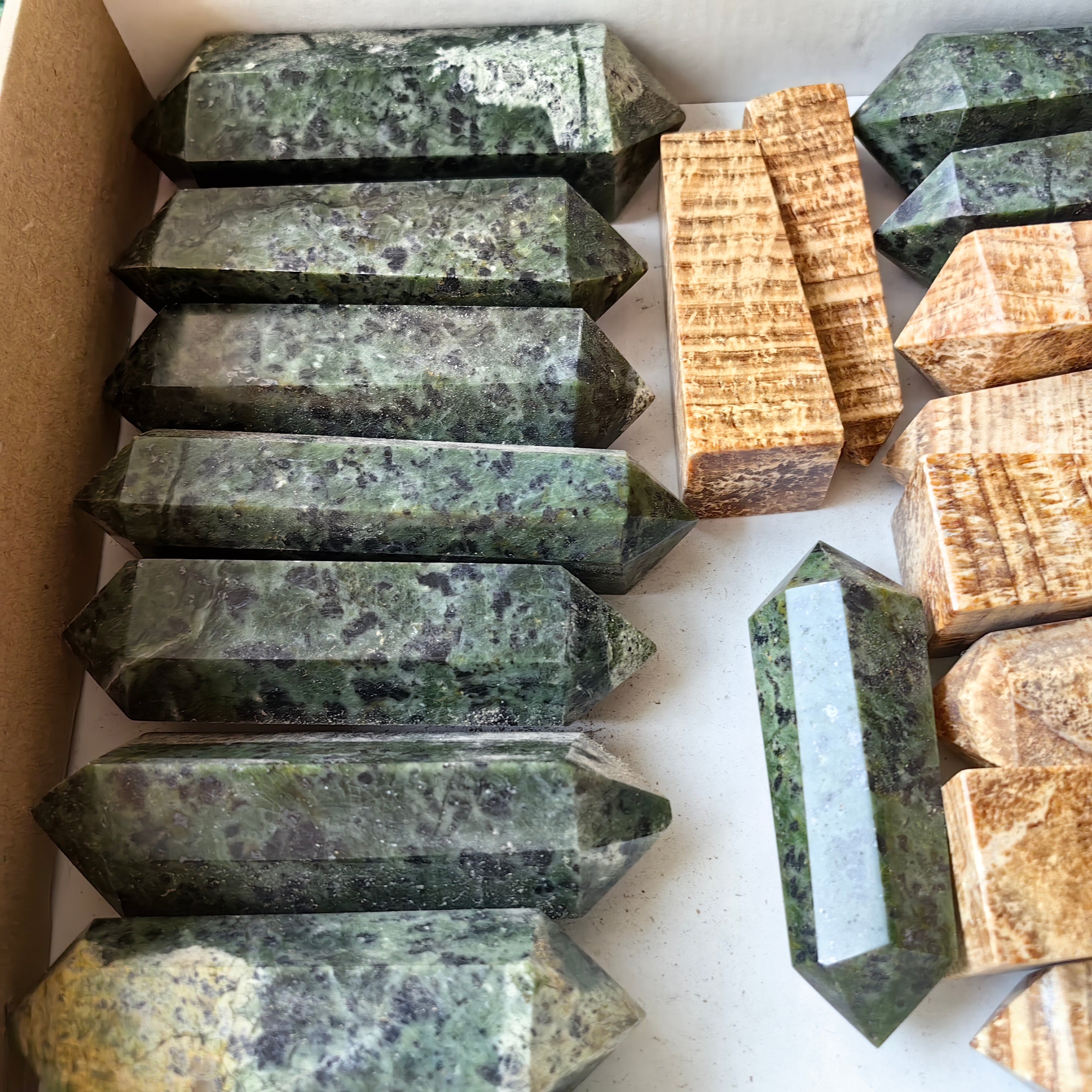 18 pc nefrite & aragonite towers