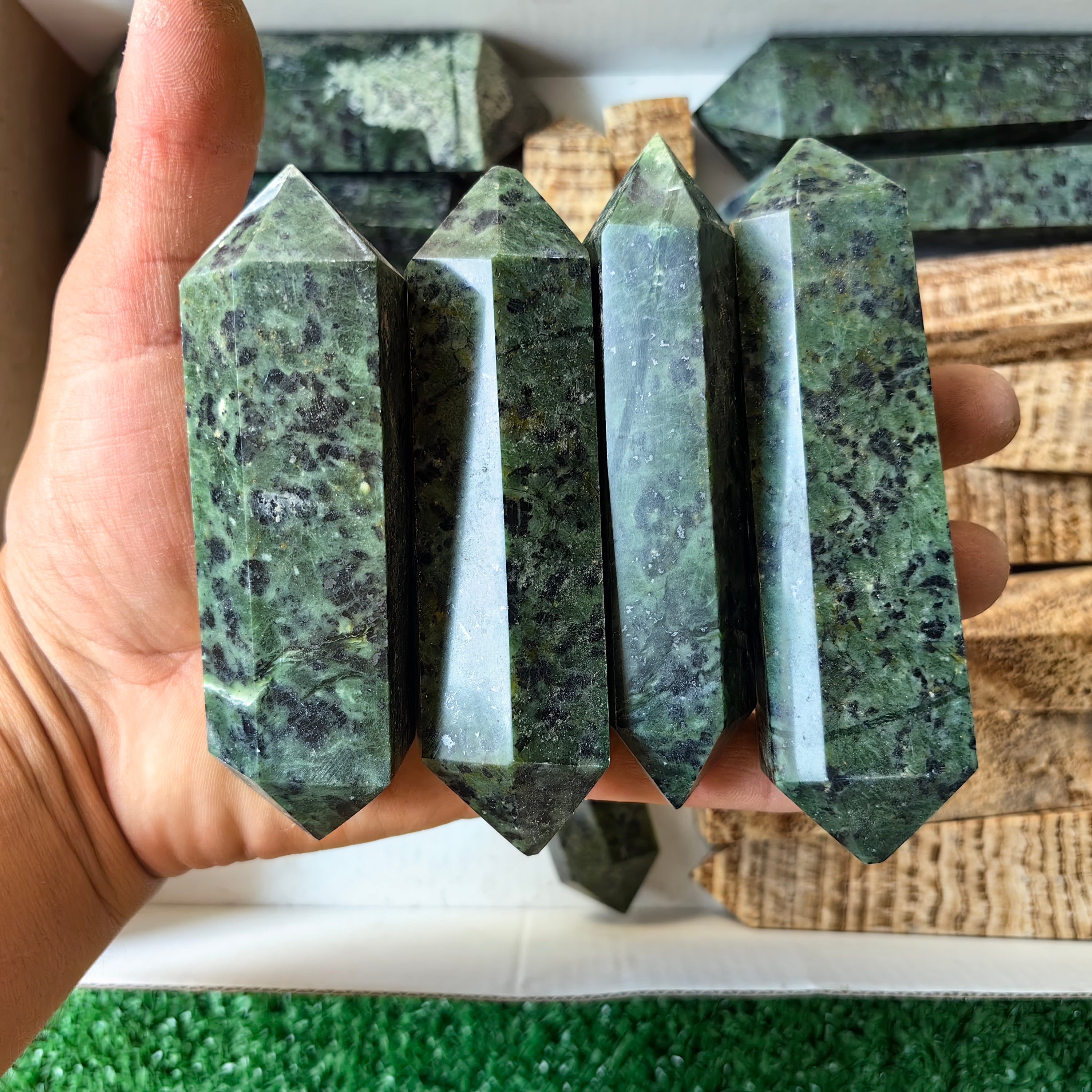 18 pc nefrite & aragonite towers