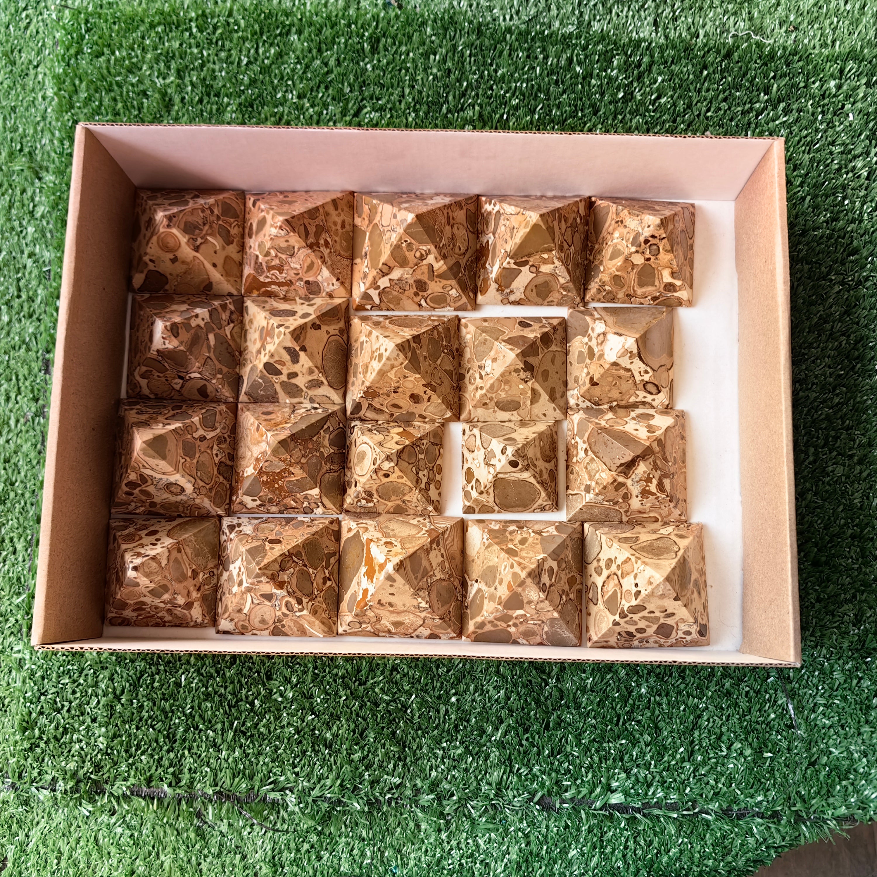 20 pc leopardite jasper pyramids