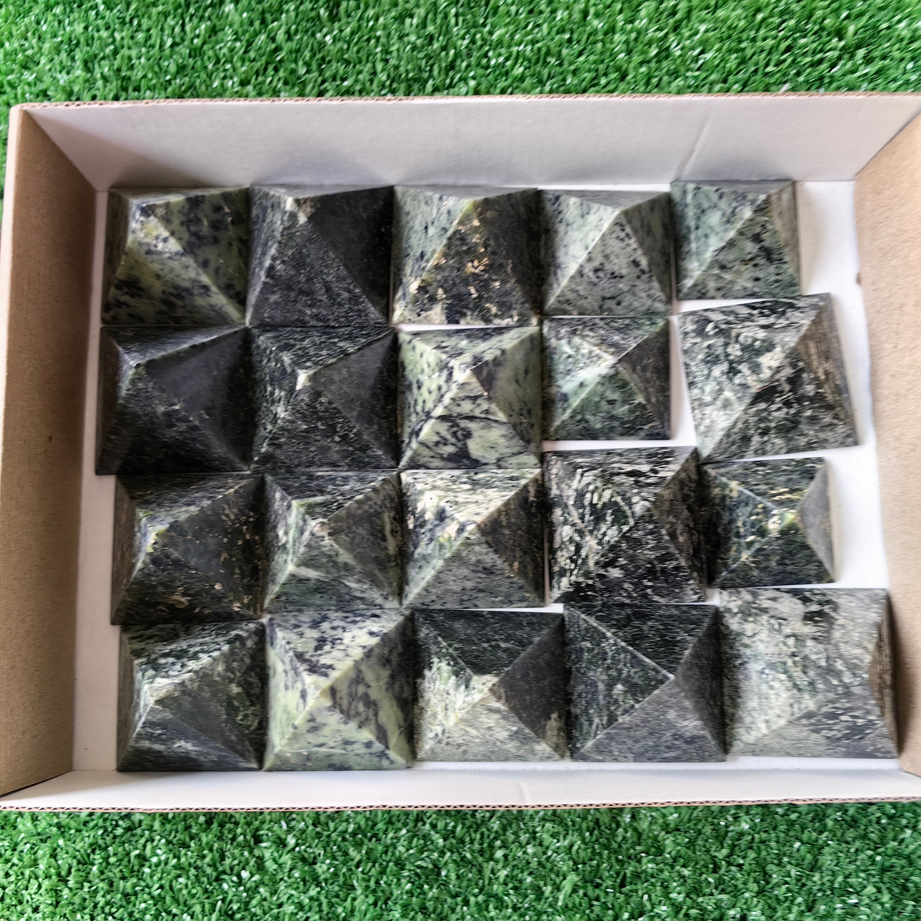 20 pc nephrite pyramids