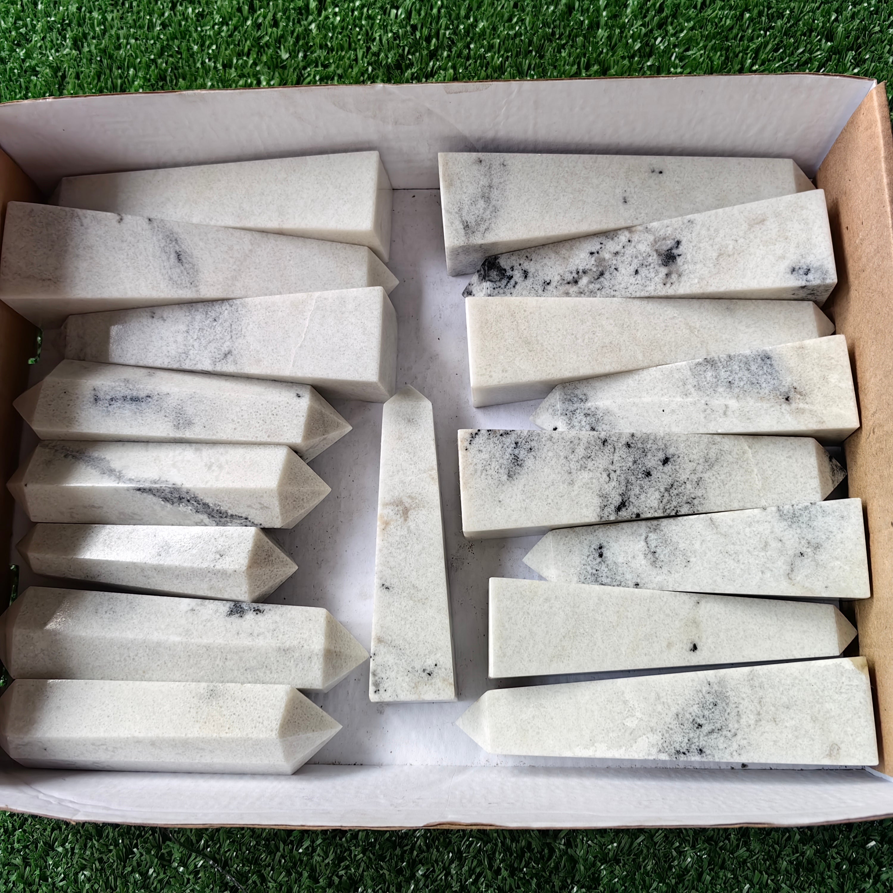 17 pc white onix towers