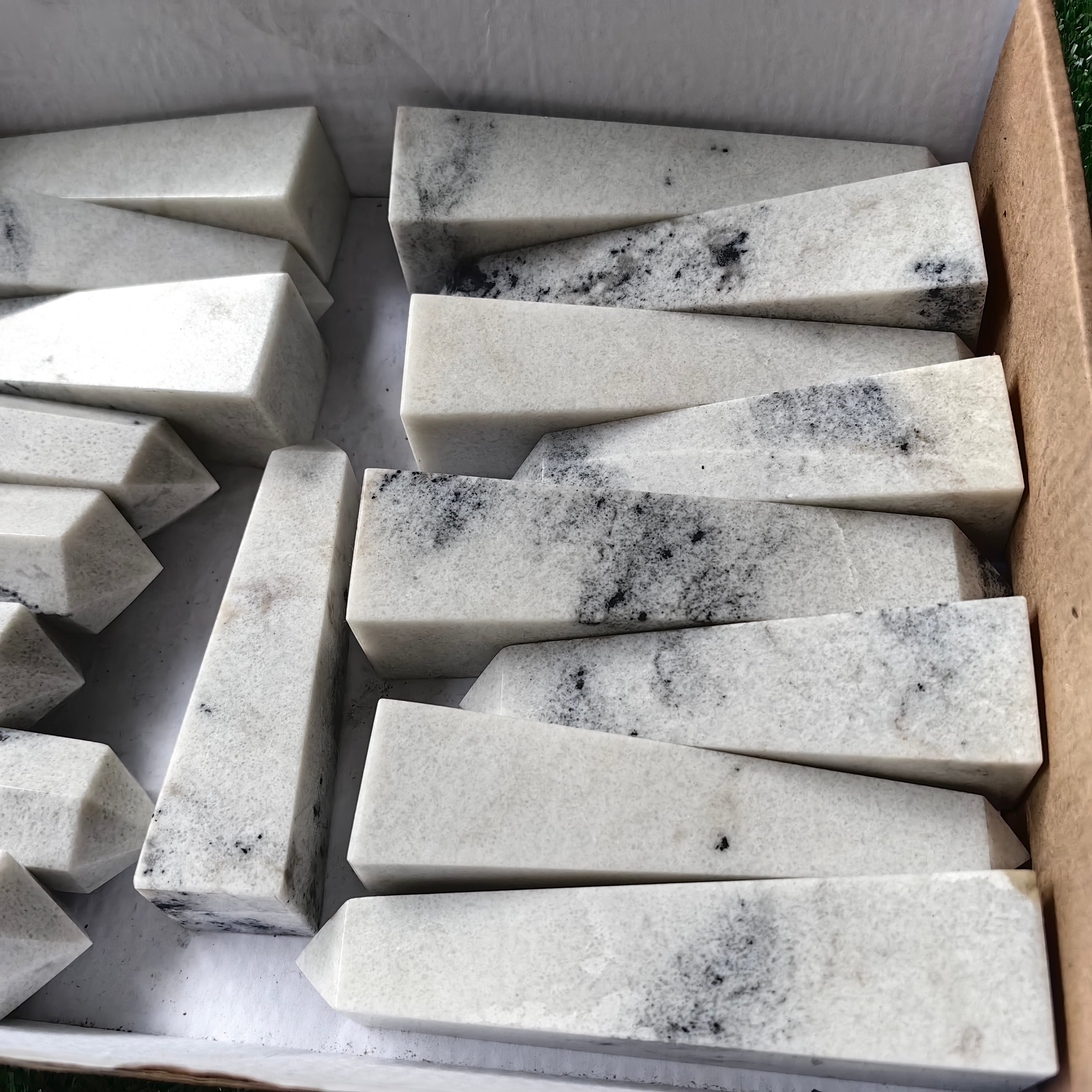 17 pc white onix towers