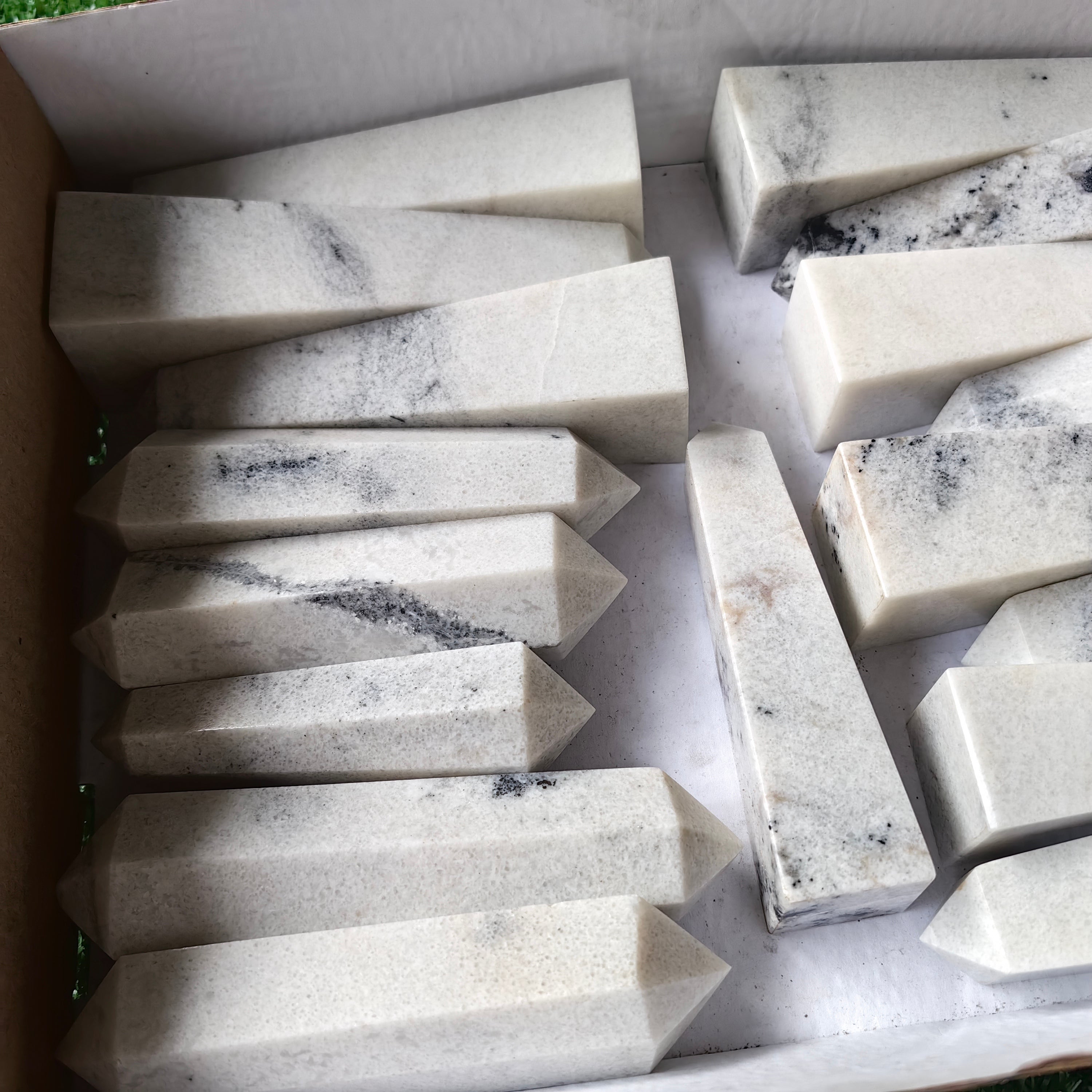 17 pc white onix towers