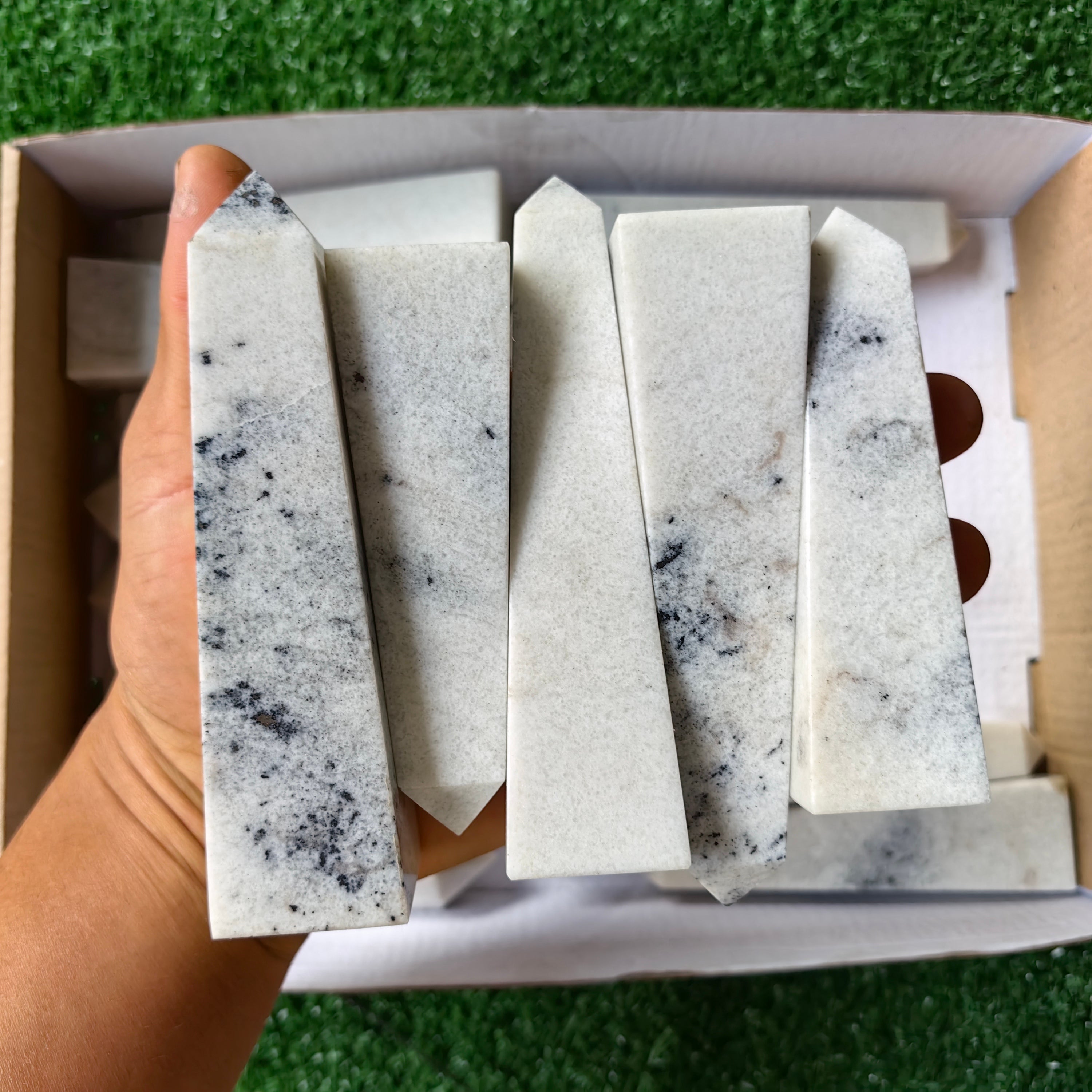 17 pc white onix towers