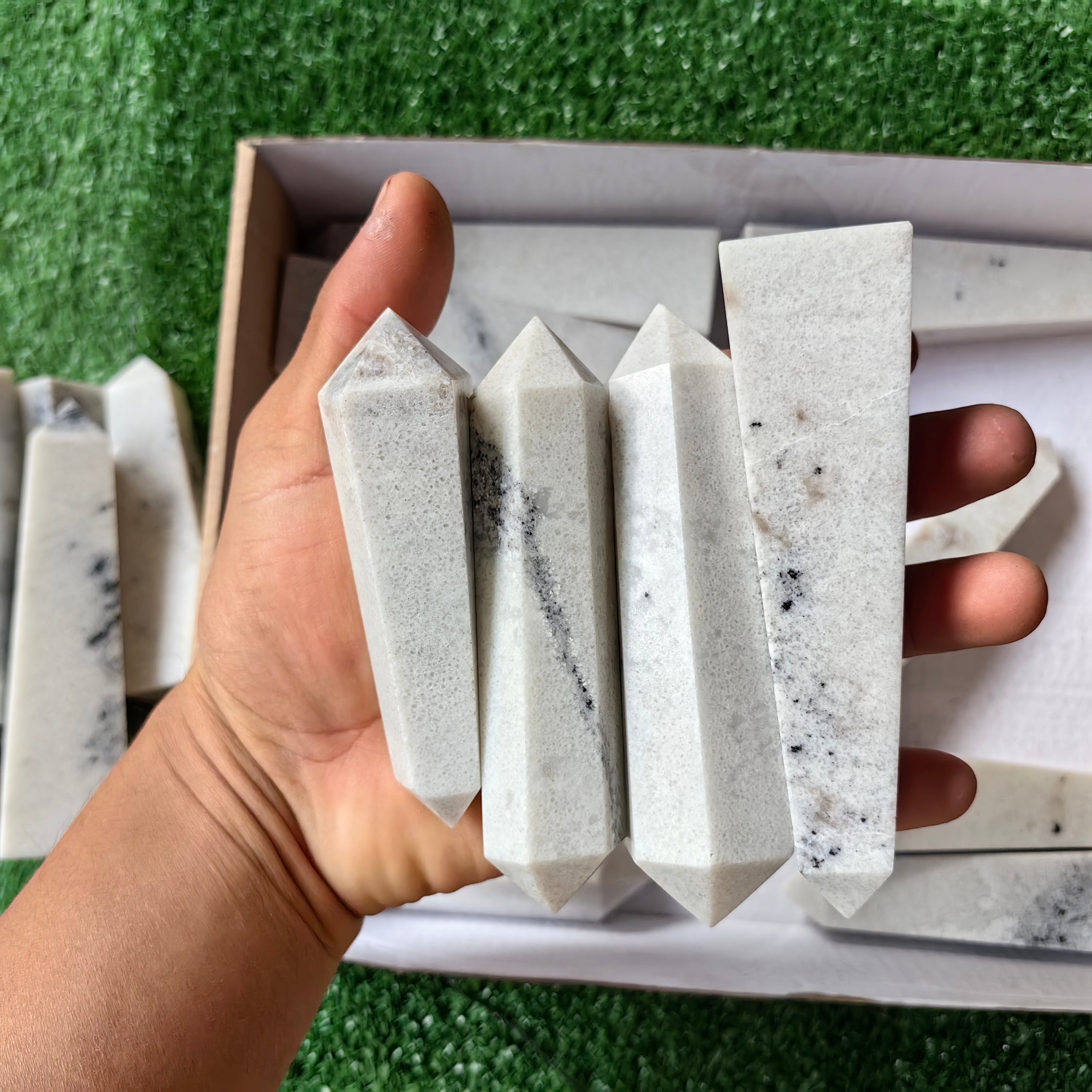 17 pc white onix towers