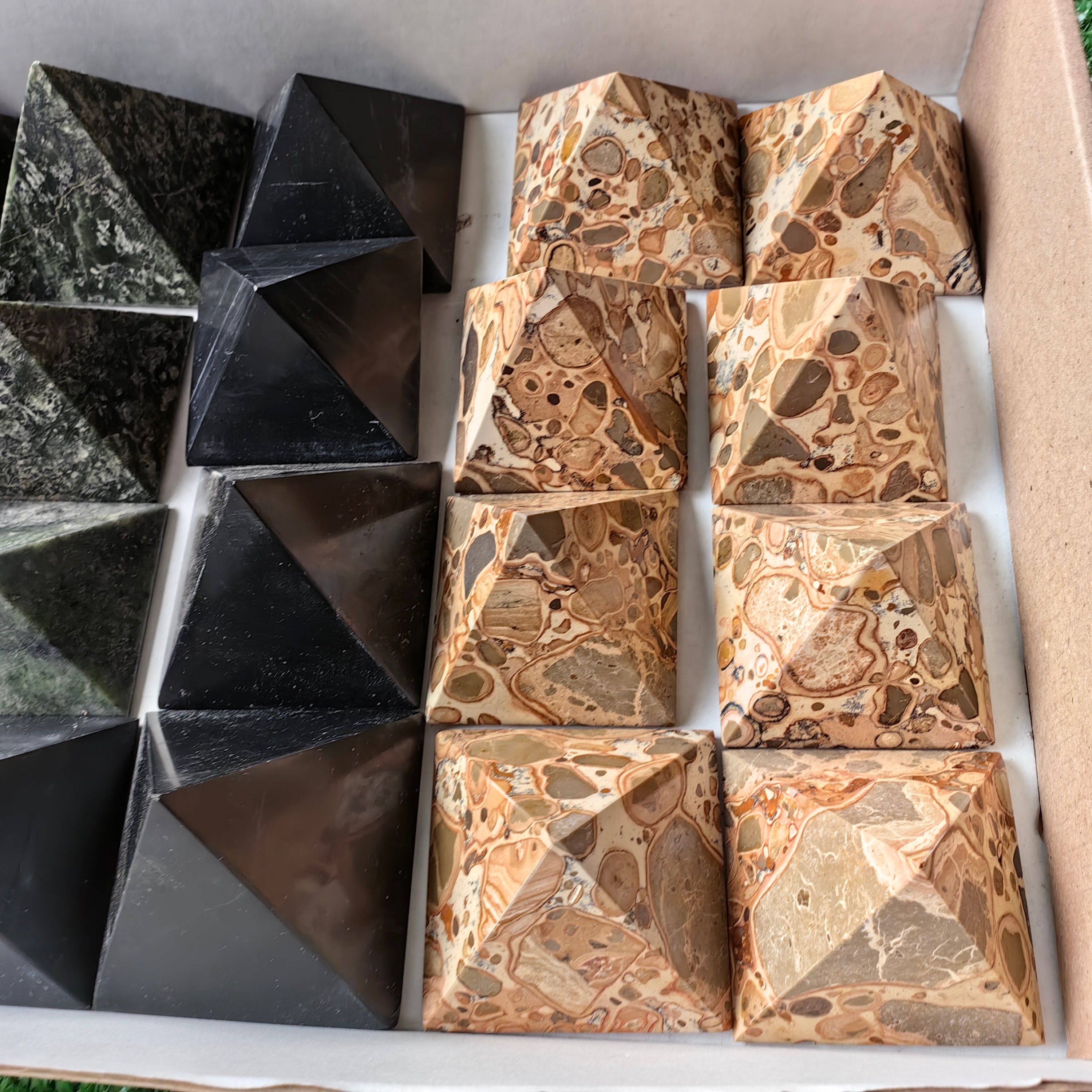 20 pc nephrite, jasper & black onix pyramids