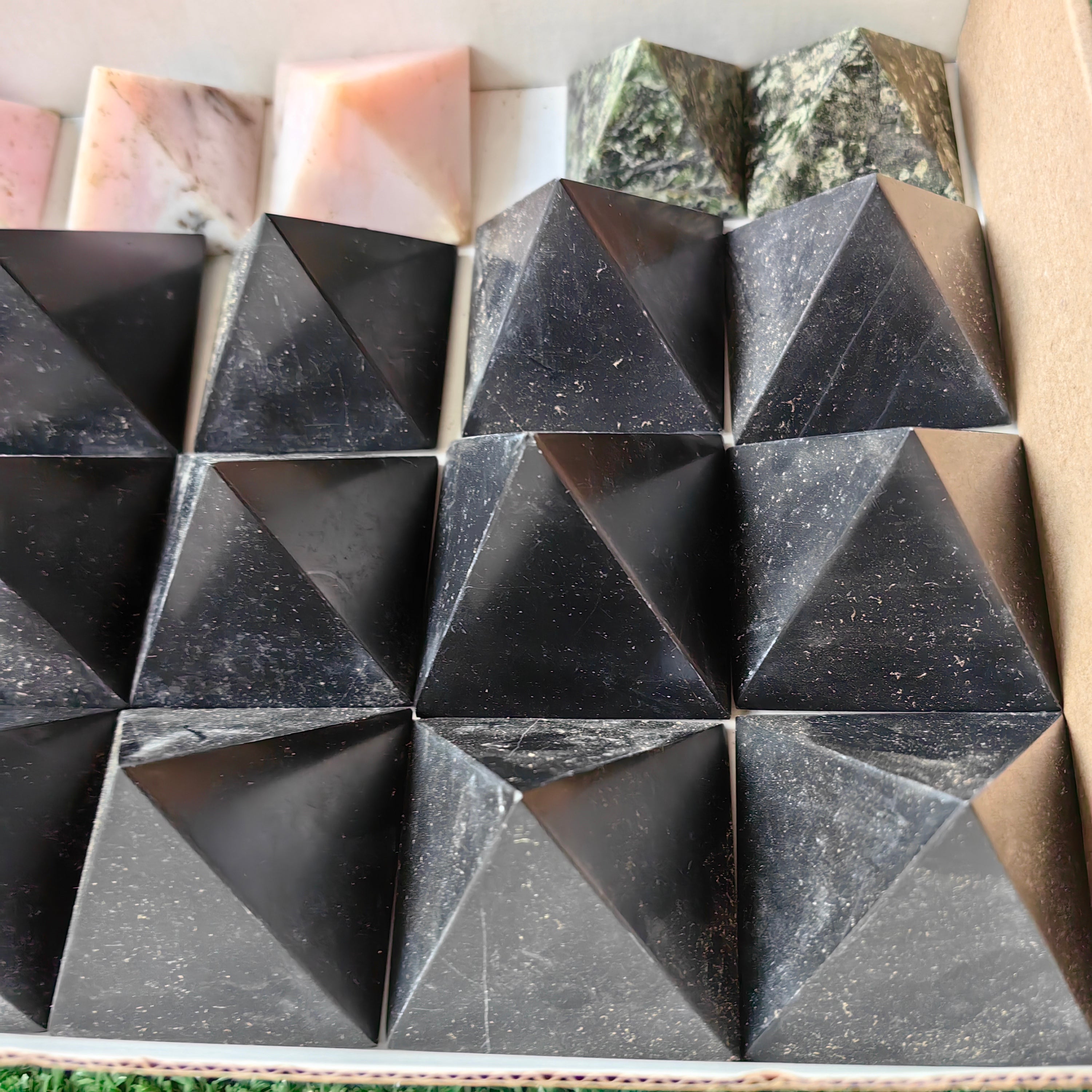 20 pc nephrite, pink opal& black onix pyramids