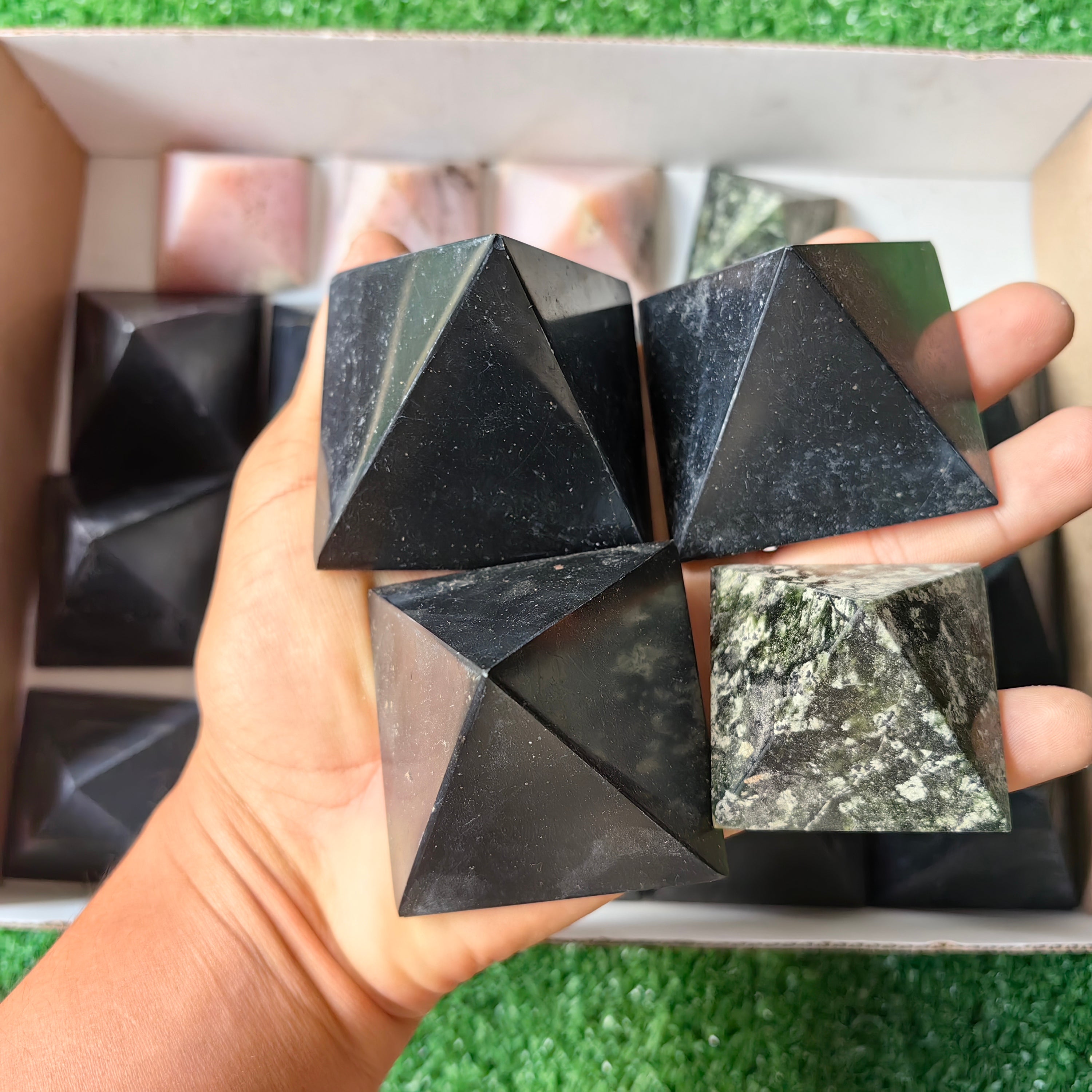 20 pc nephrite, pink opal& black onix pyramids