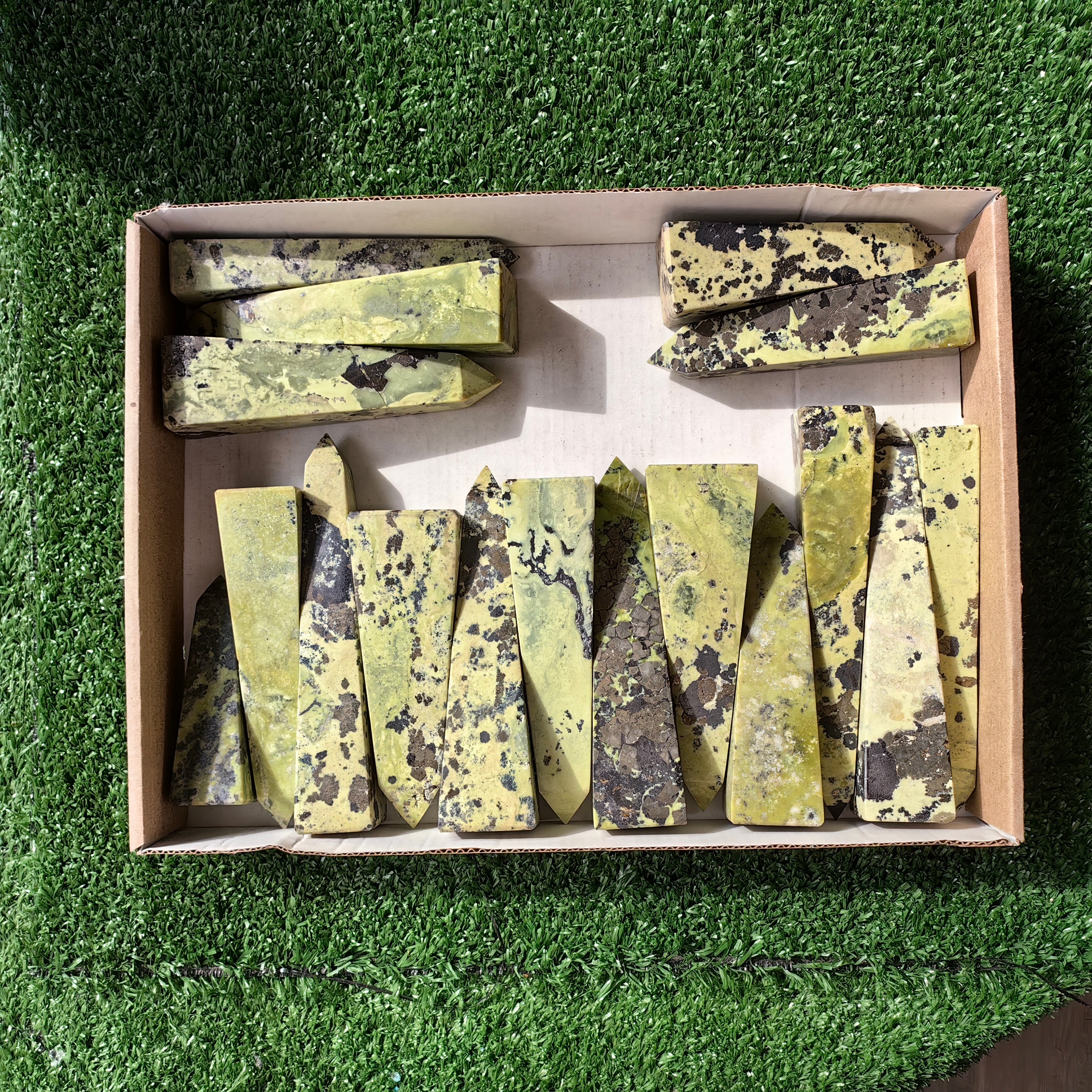 17 pc green serpentine with pyrite towers