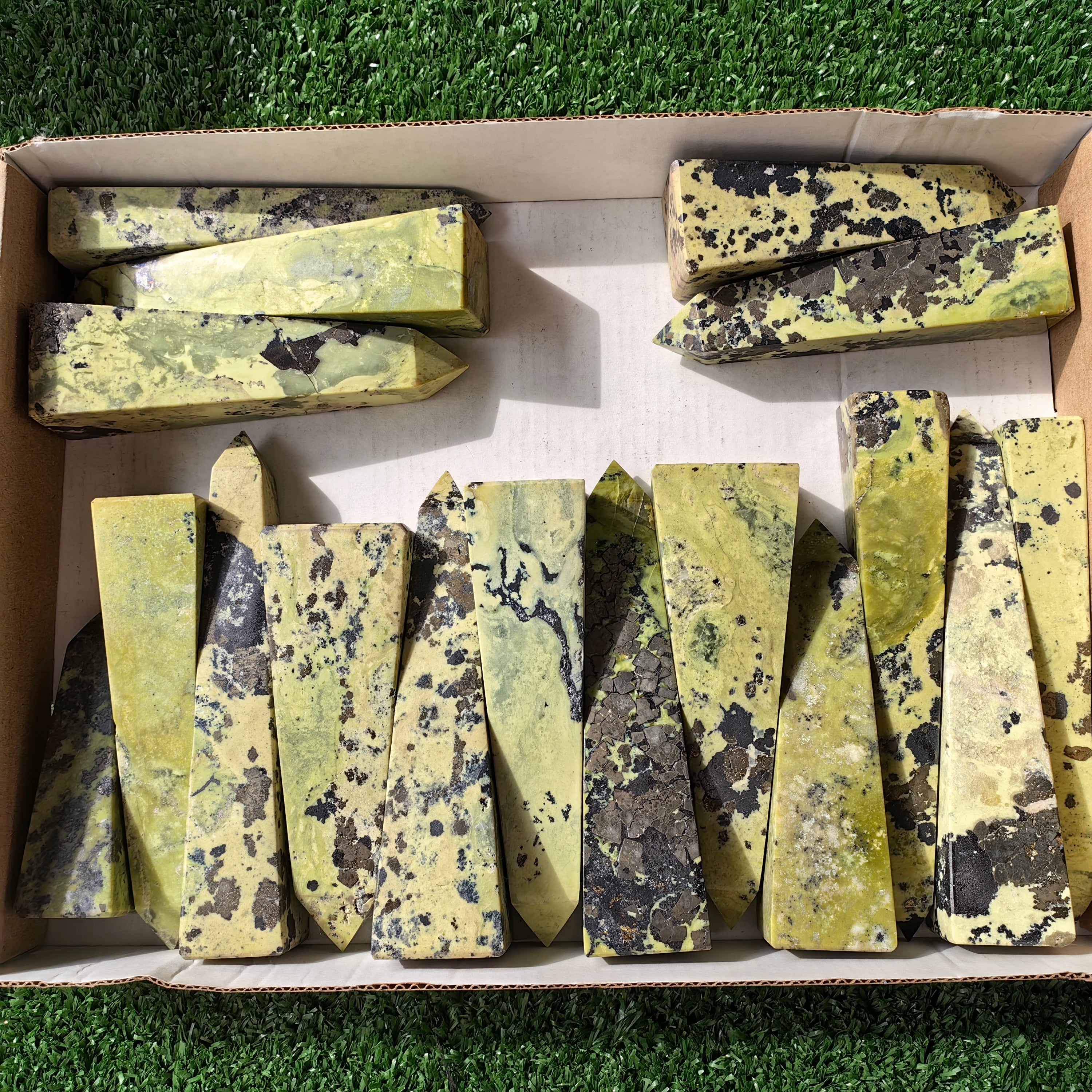 17 pc green serpentine with pyrite towers