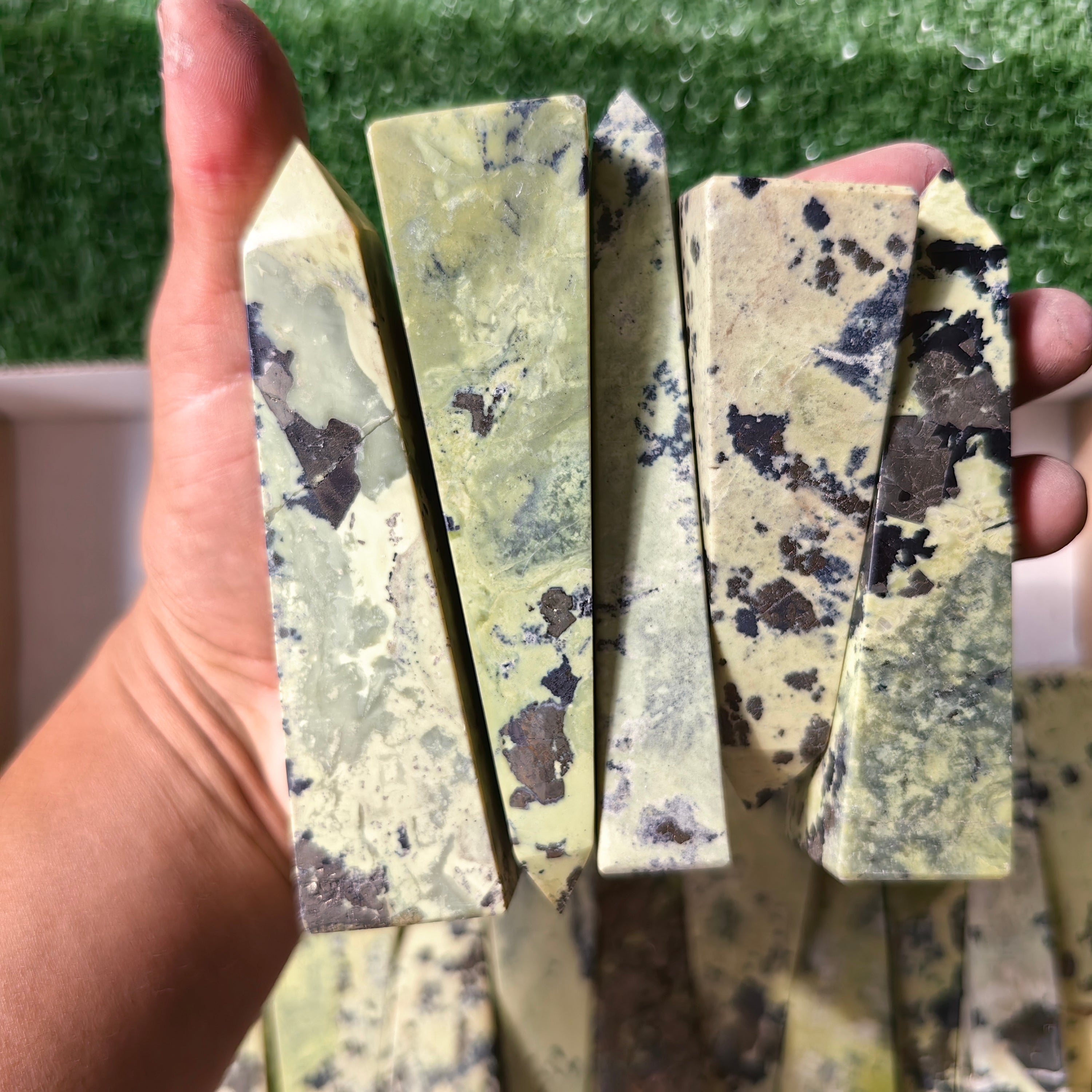 17 pc green serpentine with pyrite towers