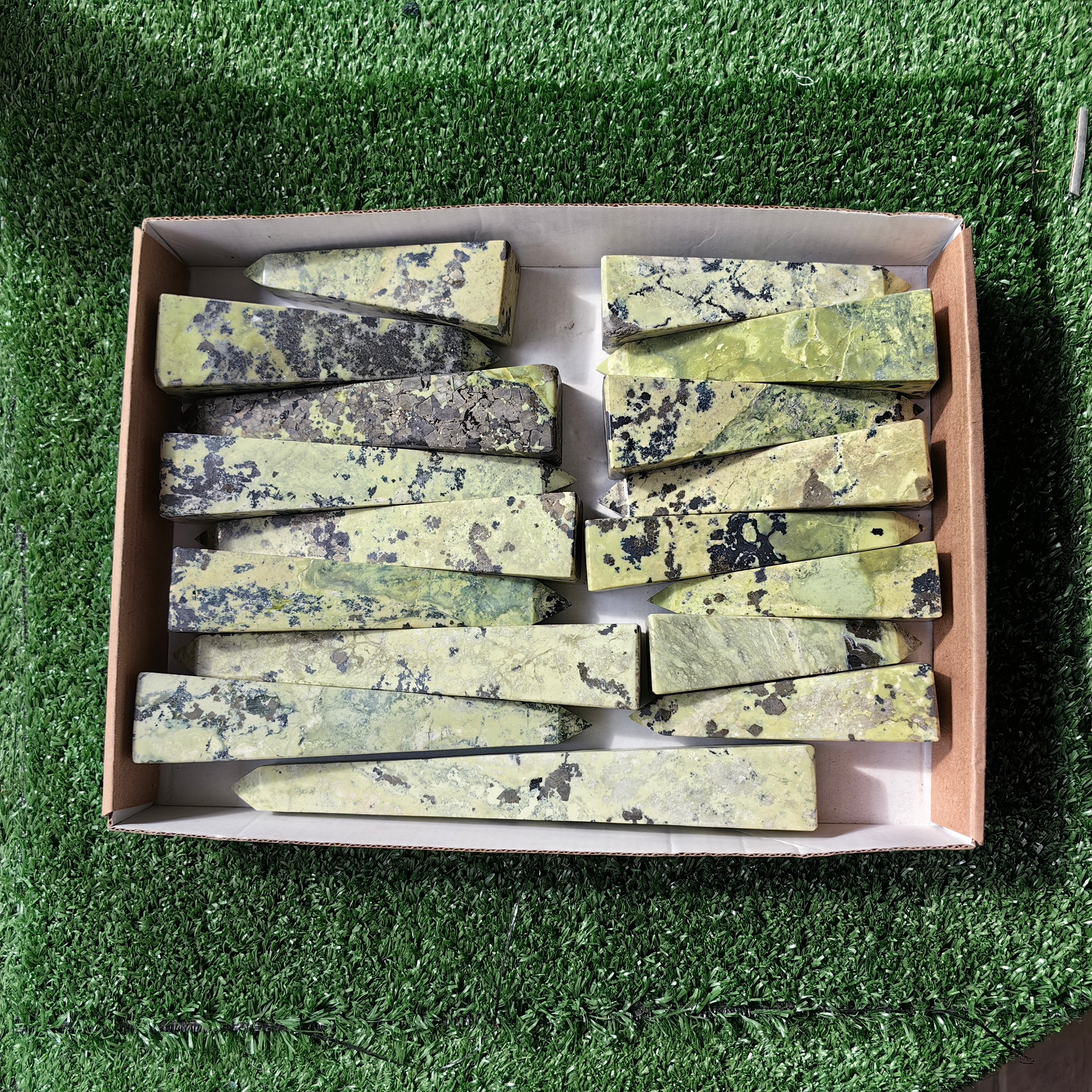 17 pc green serpentine with pyrite towers