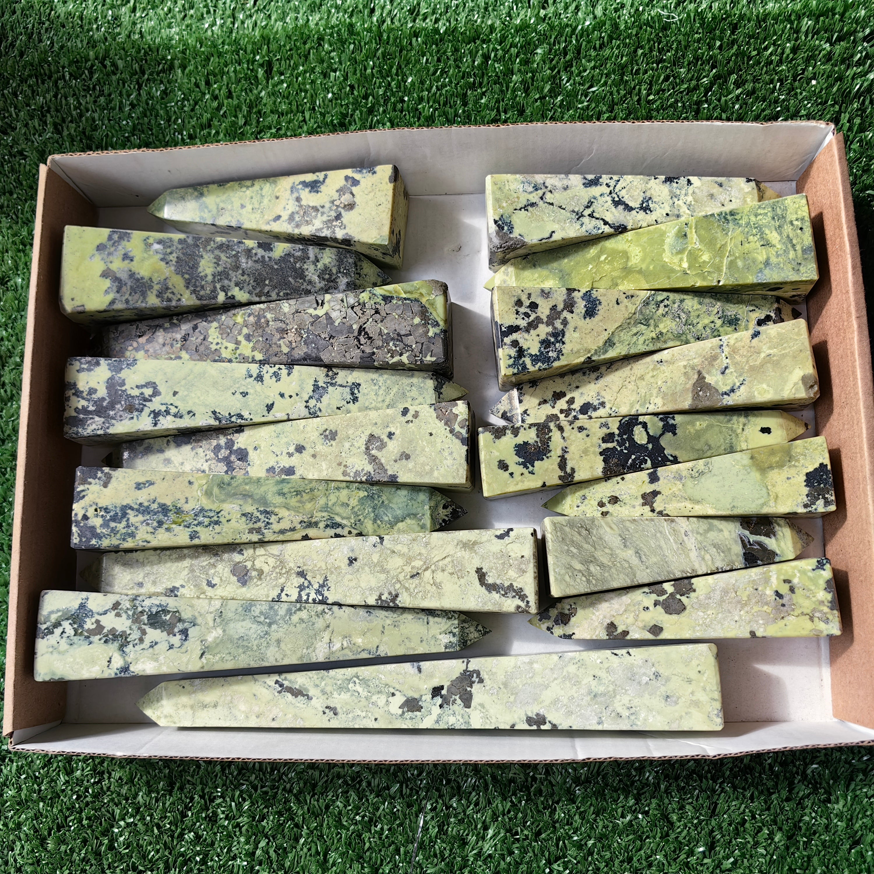 17 pc green serpentine with pyrite towers