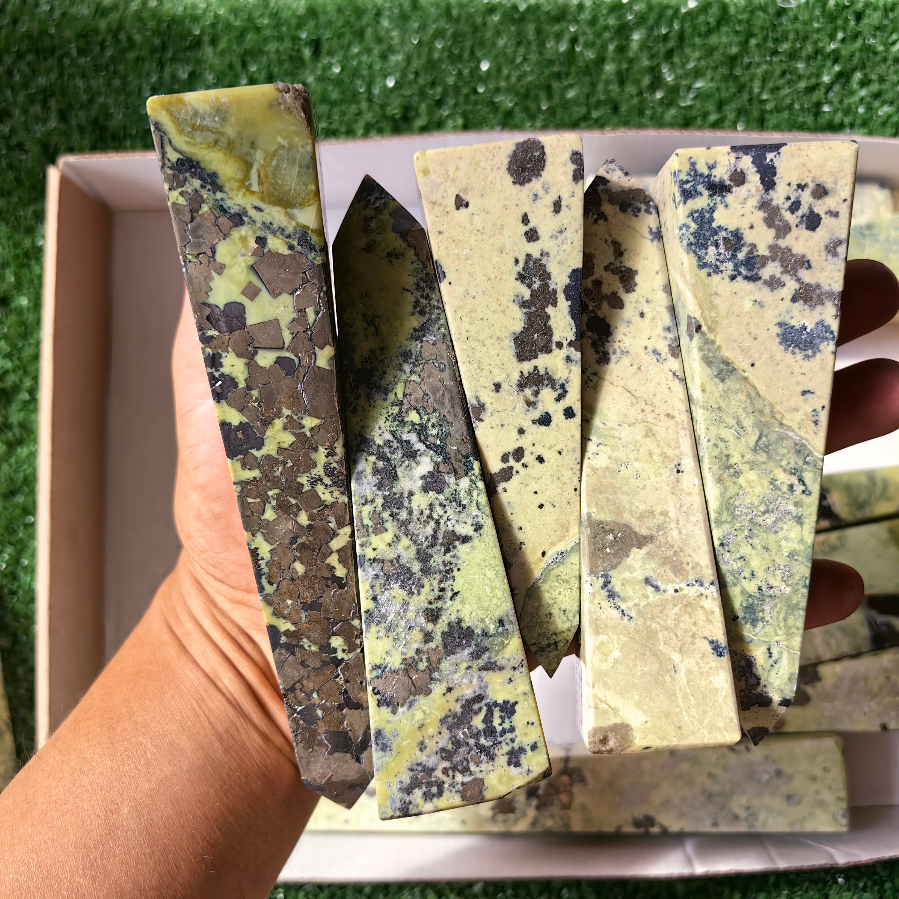 17 pc green serpentine with pyrite towers