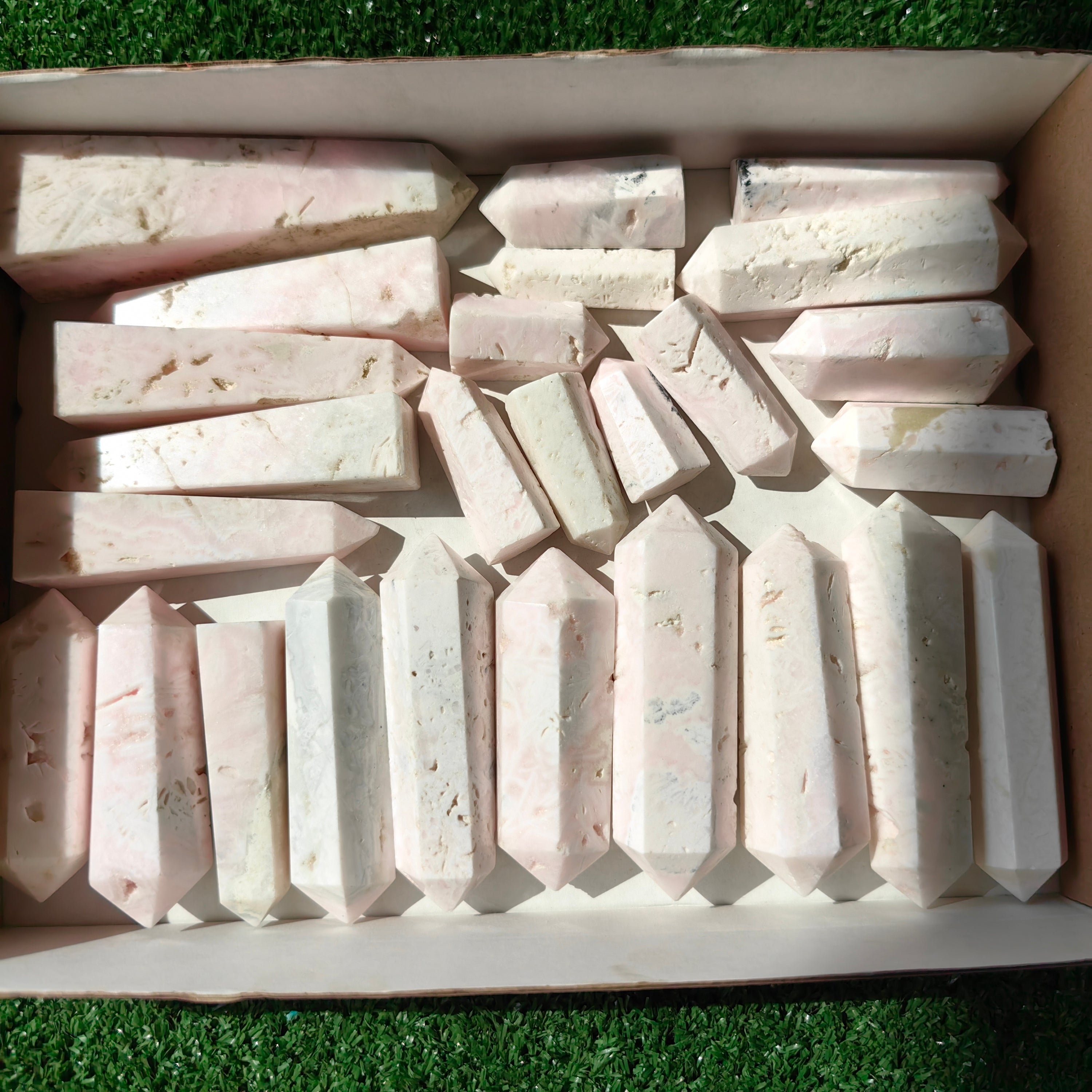 26 pc mangano calcite flourecent towers