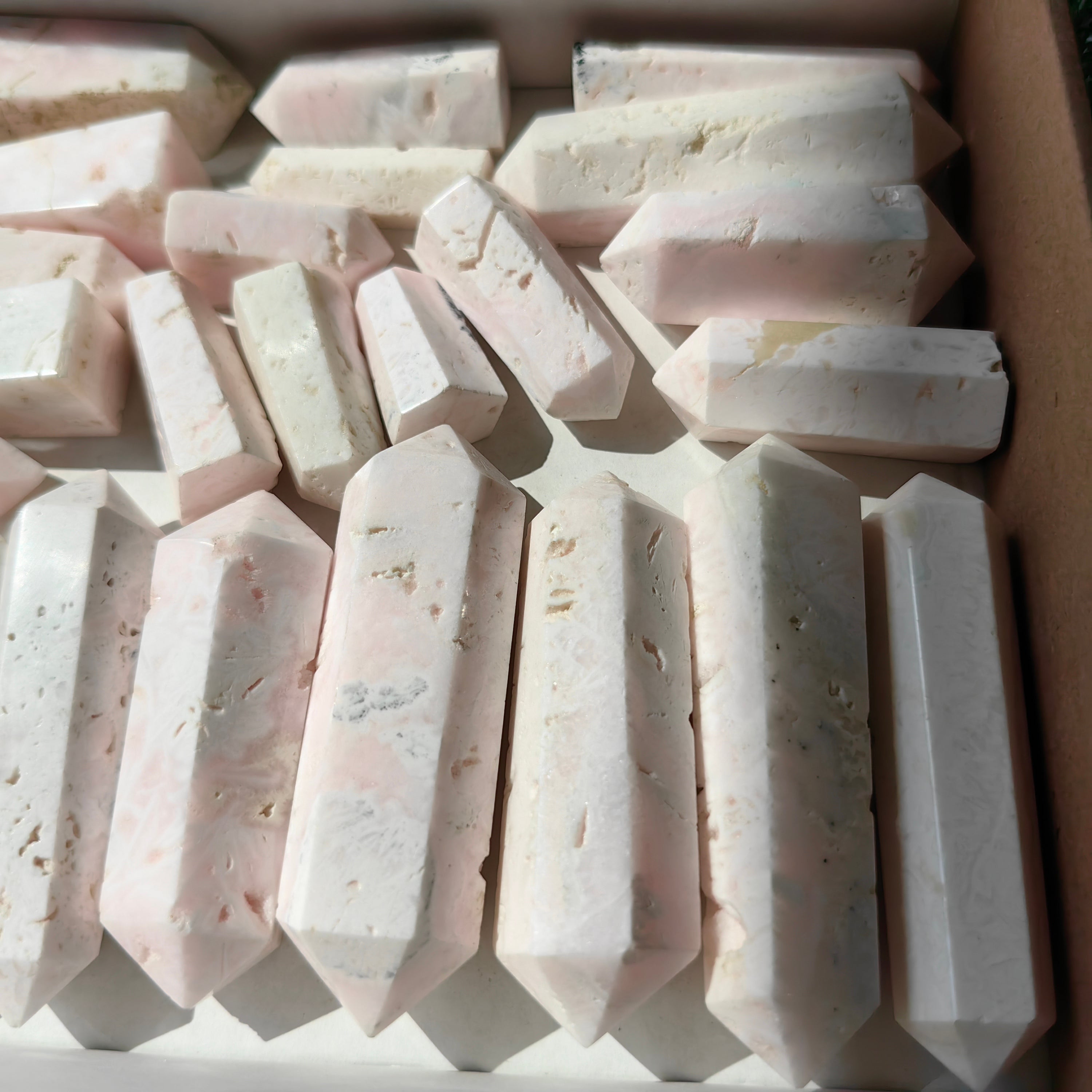 26 pc mangano calcite flourecent towers