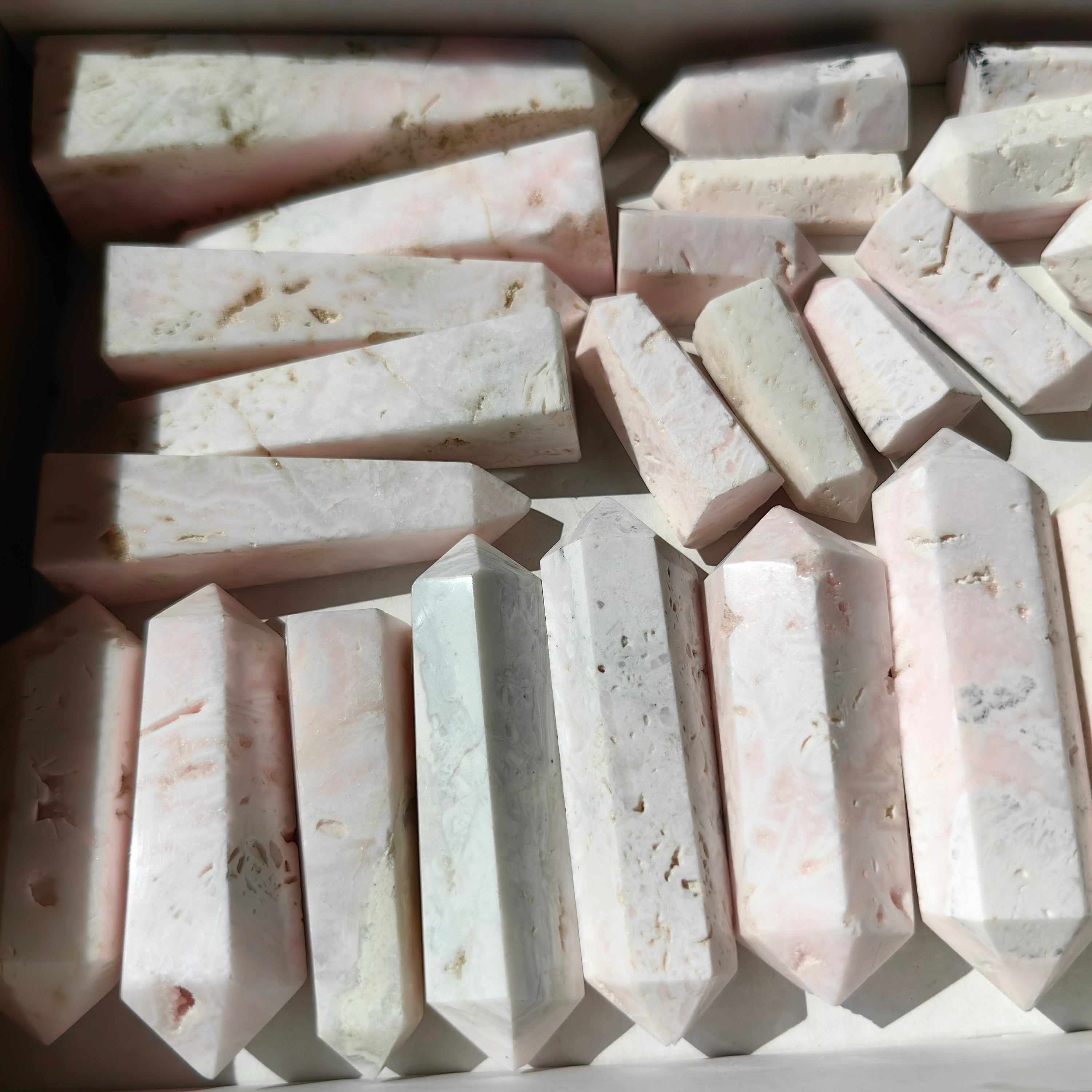 26 pc mangano calcite flourecent towers