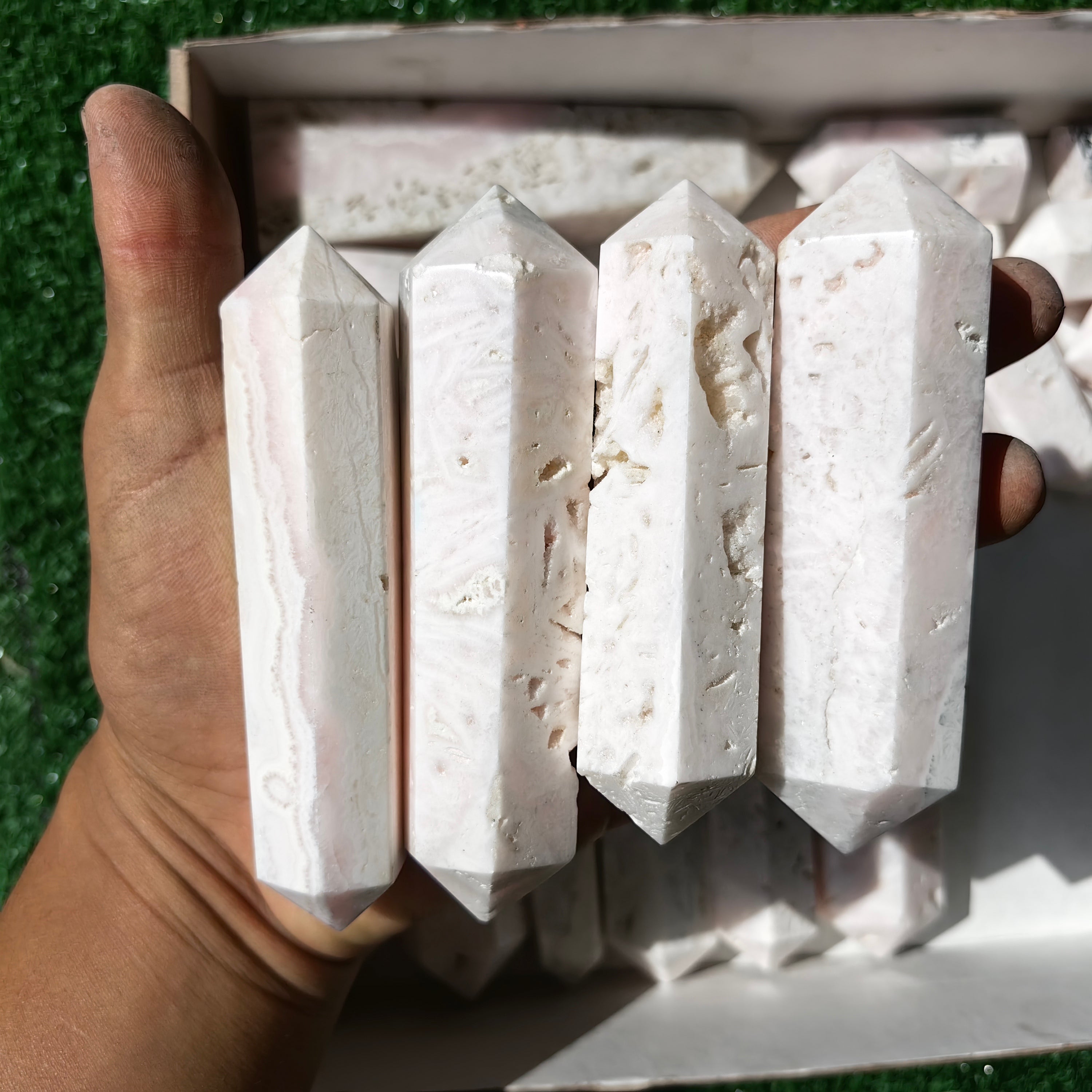 26 pc mangano calcite flourecent towers