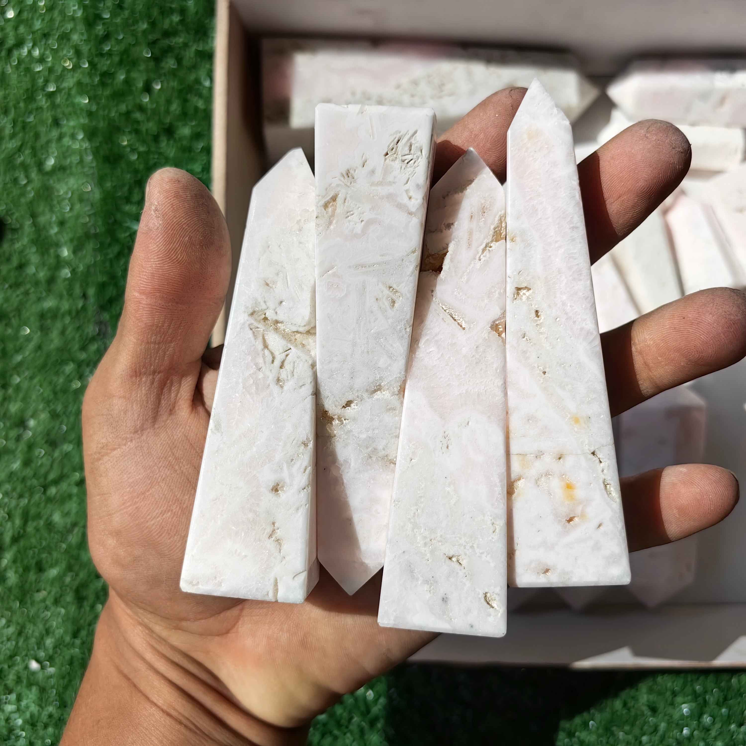 26 pc mangano calcite flourecent towers