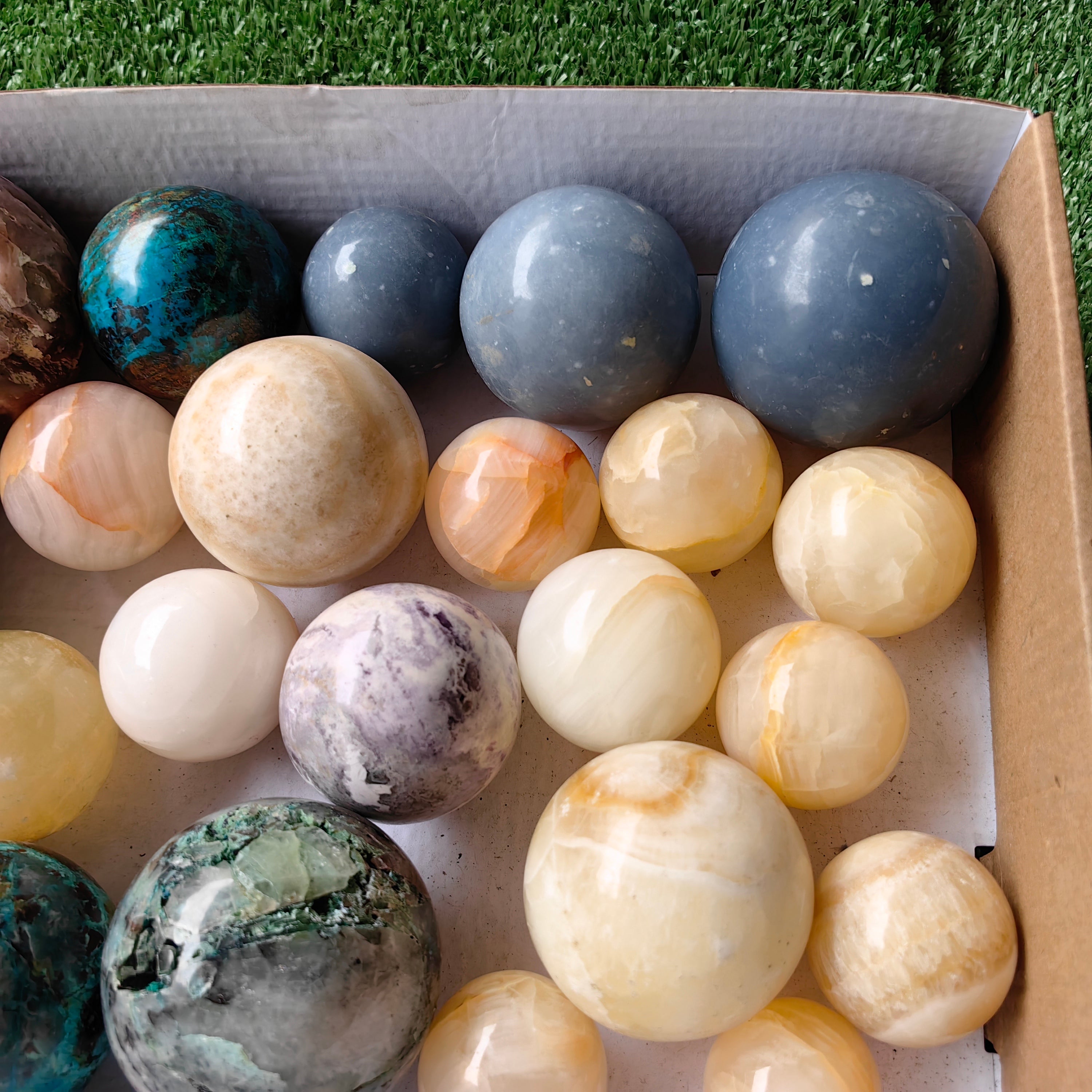 23 pc spheres peruvian mixted stones