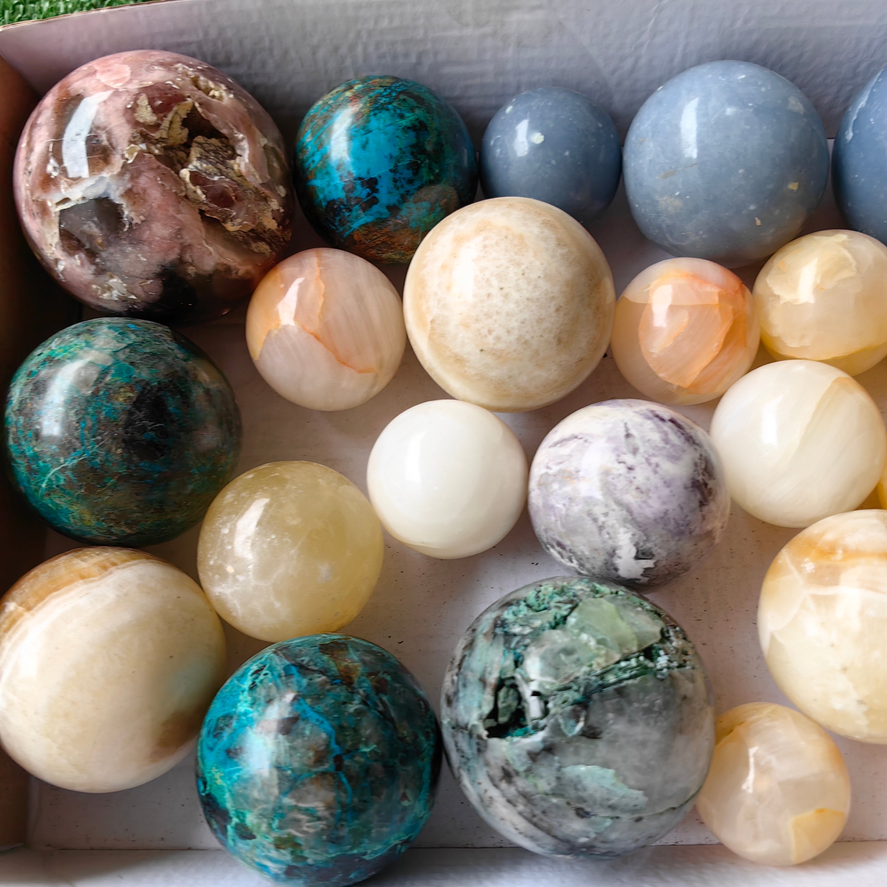 23 pc spheres peruvian mixted stones