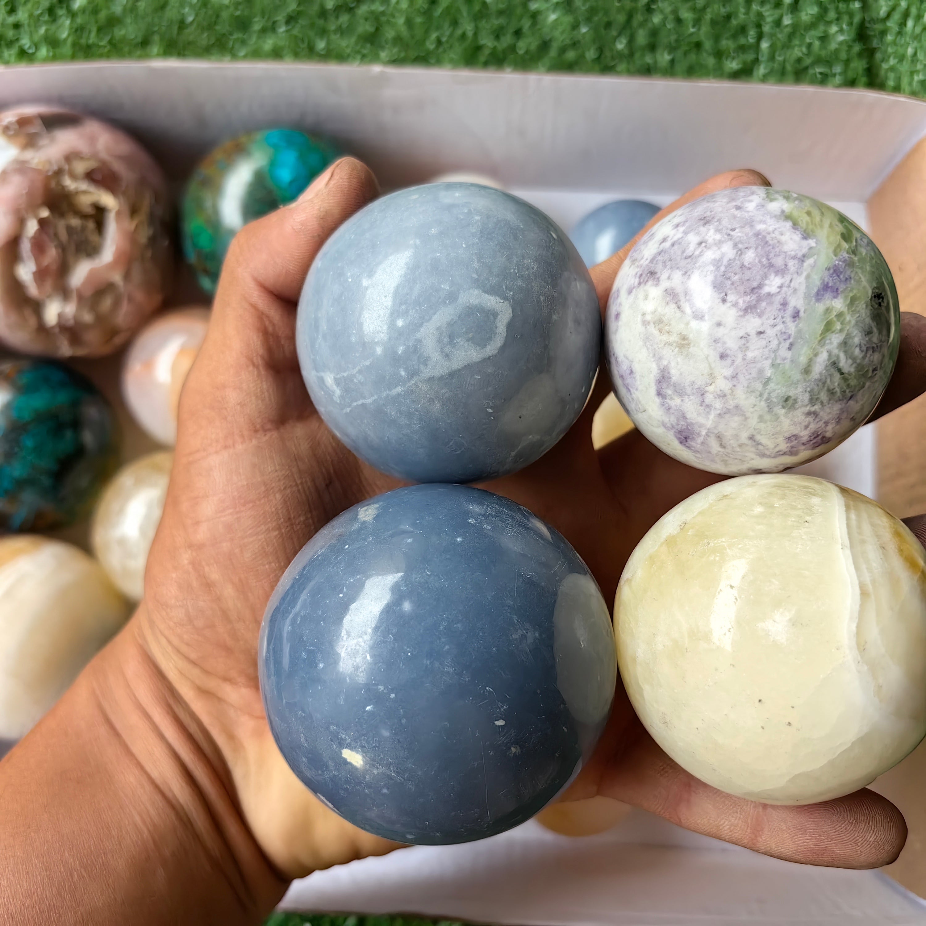 23 pc spheres peruvian mixted stones