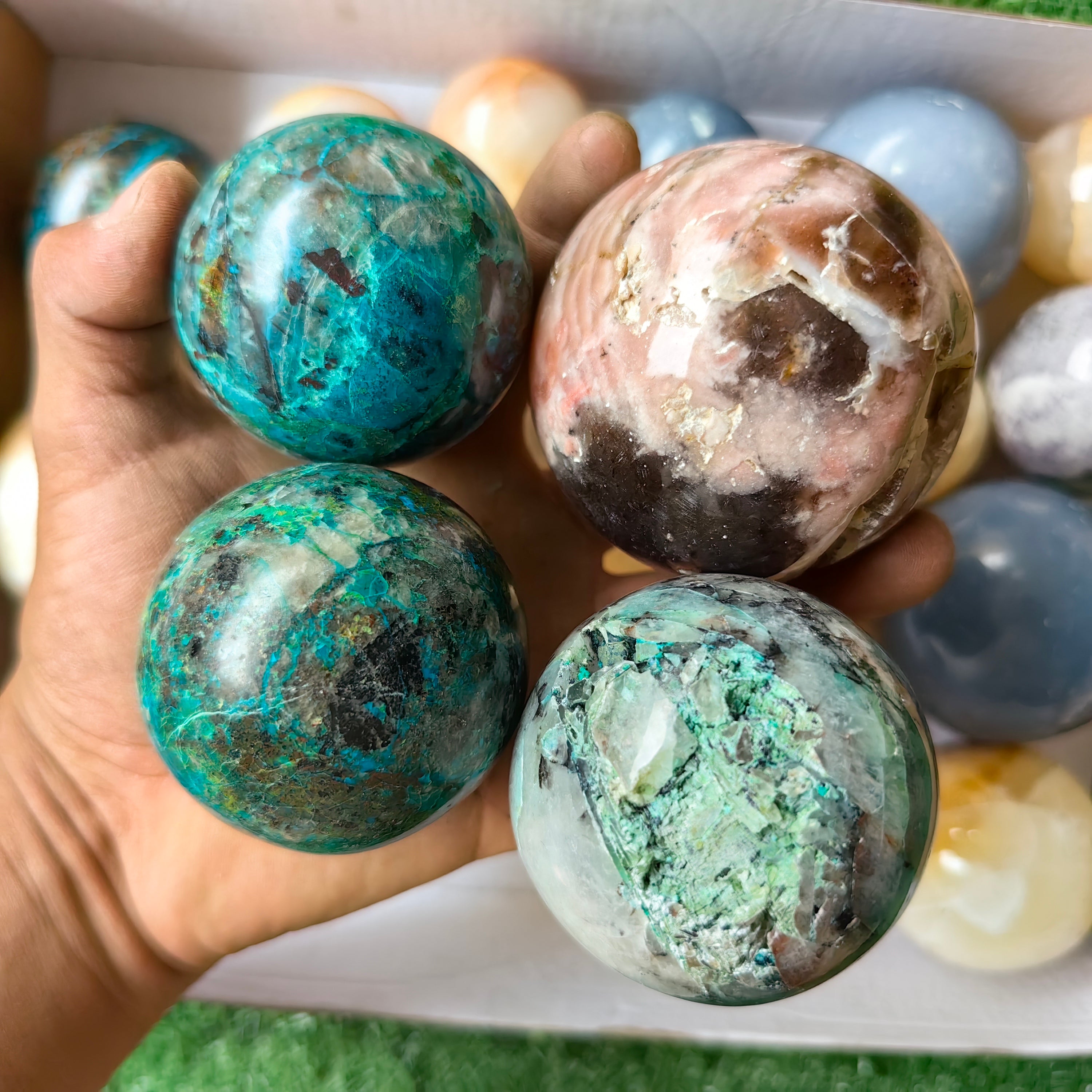 23 pc spheres peruvian mixted stones