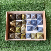 25 pc blue angelite & serpentine pyramids