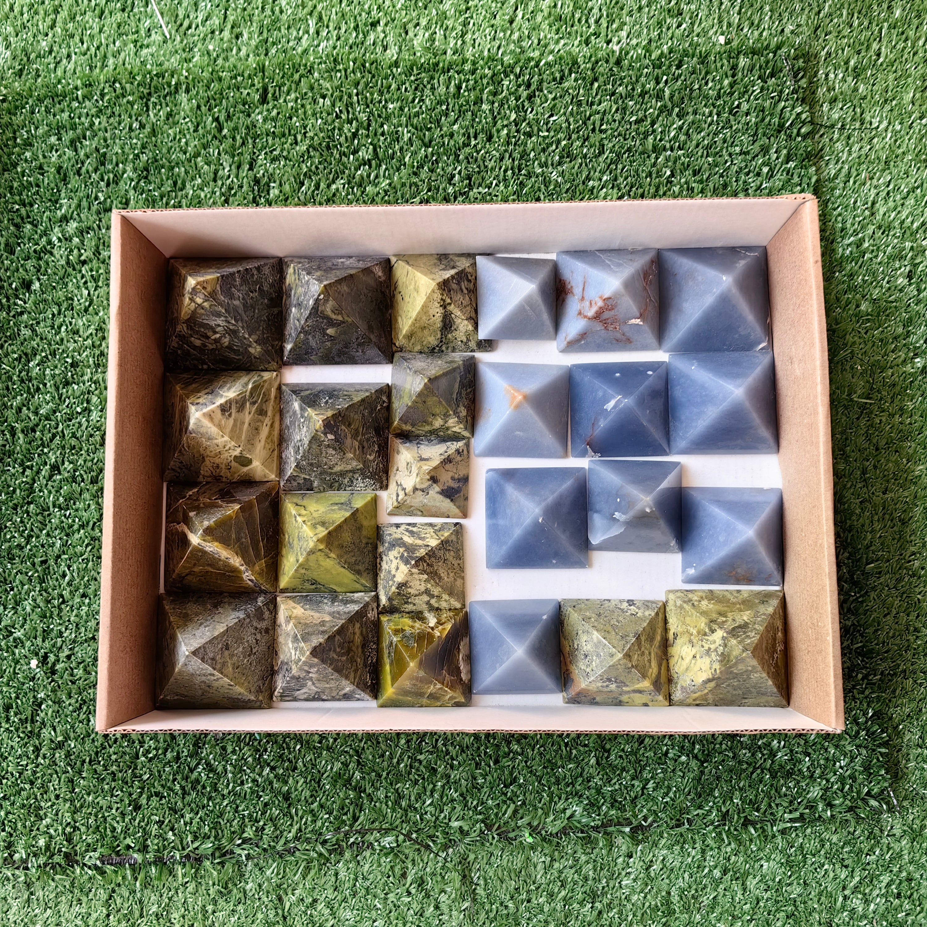 25 pc blue angelite & serpentine pyramids
