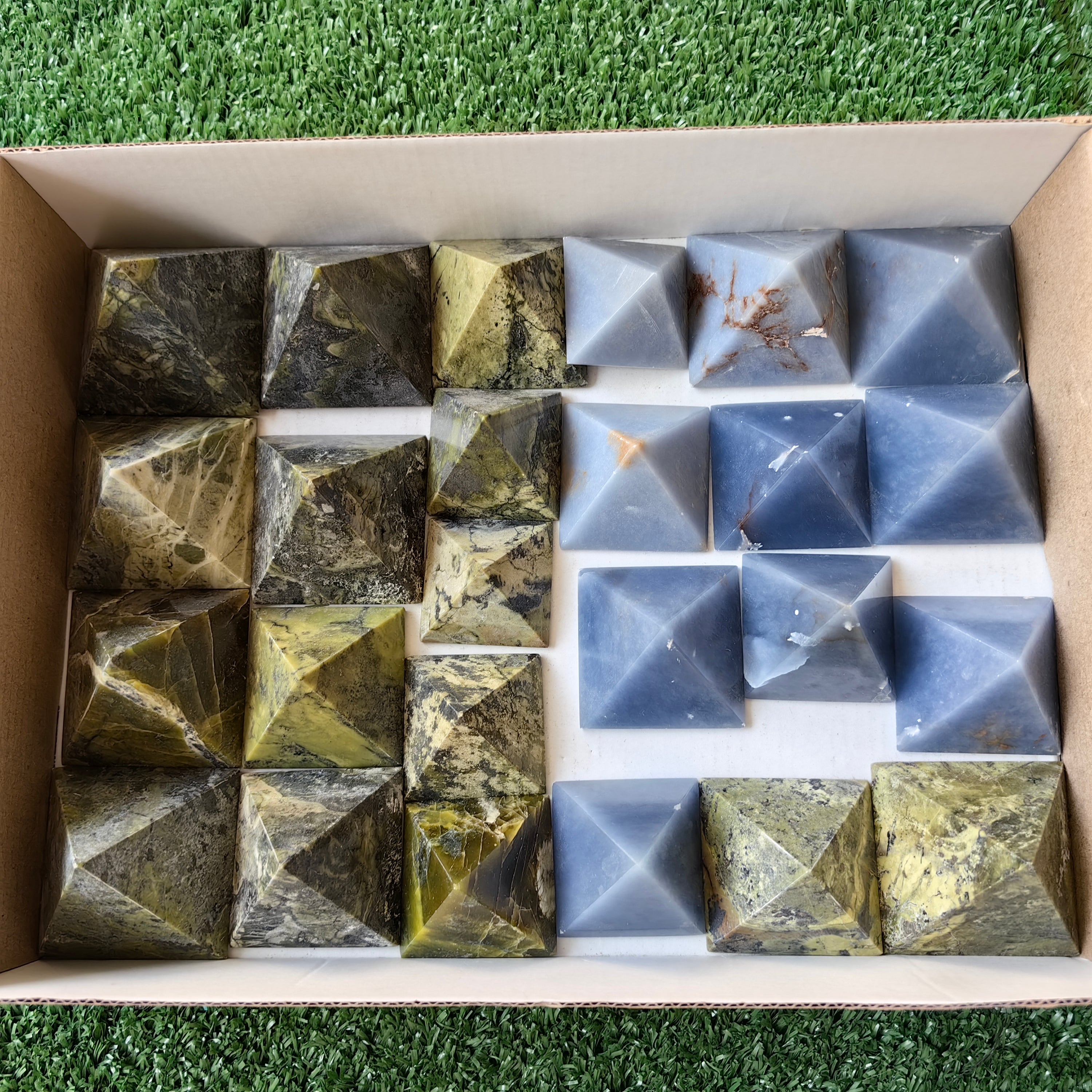 25 pc blue angelite & serpentine pyramids