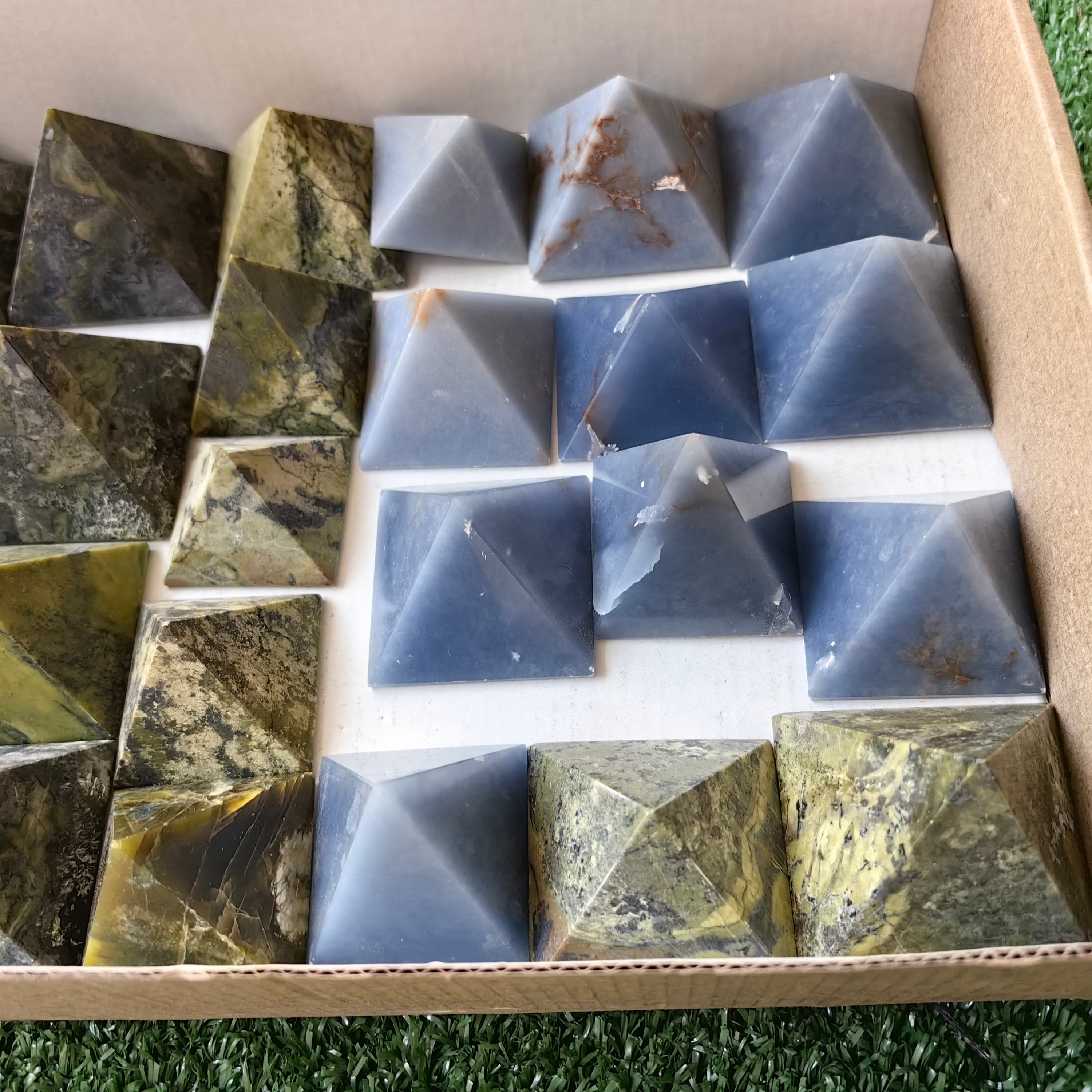 25 pc blue angelite & serpentine pyramids